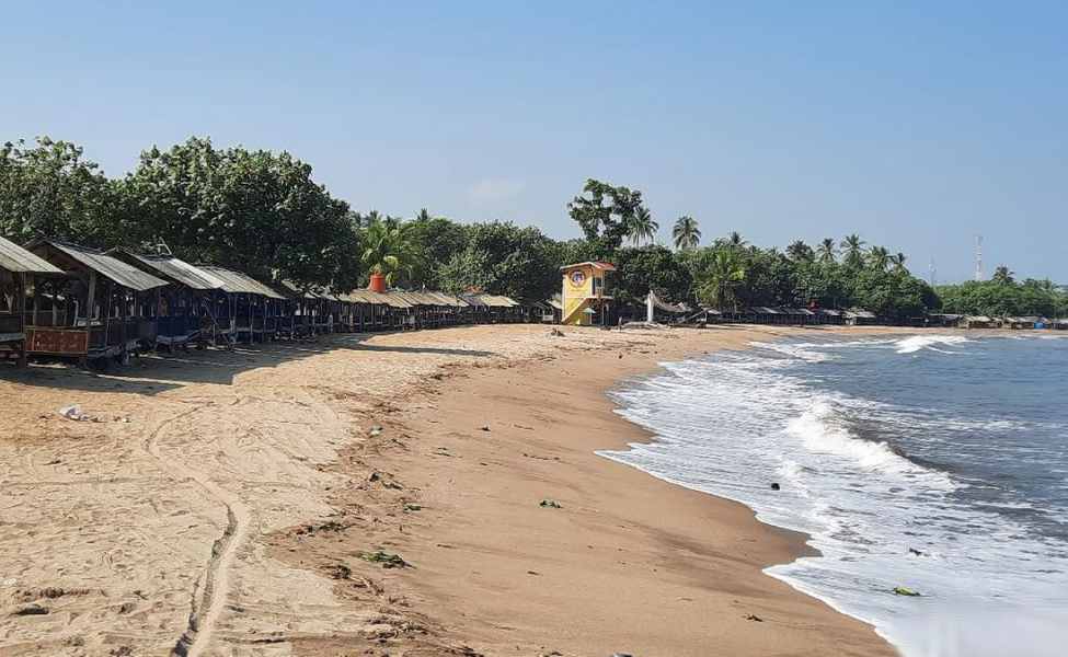 Pantai Pasir Putih Florida via Detik, 1. Tempat Wisata Populer Pantai Anyer di Banten, 2. Tempat Wisata Keluarga Pantai Tanjung Lesung di Banten, 3. Objek Wisata Menantang Gunung Krakatau di Banten, 4. Tempat Wisata Seru ke Kampung Baduy di Banten, 5. Destinasi Wisata Pantai Sawarna di Banten, 6. Obyek Wisata Pulau Umang di Banten, 7. Tempat Wisata Menantang Arung Jeram Sungai Ciberang di Banten, 8. Objek Wisata Religi Masjid Agung Banten, 9. Liburan Seru ke Pulau Dua / Pulau Burung di Banten, 10. Tempat Wisata Alam Rawa Dano di Banten, 11. Tempat Wisata Keluarga Pantai Bagedur di Banten, 12. Berwisata ke Danau Tasikardi di Banten, 13. Destinasi Wisata Pulau Sangiang di Banten, 14. Tempat Wisata Paling Terkenal Pantai Carita di Banten, 15. Tempat Wisata Unik Pantai Karang Bolong di Banten, 16. Objek Wisata Taman Nasional Ujung Kulon di Banten, 17. Objek Wisata Pantai Ciputih di Pandeglang Banten, 18. Tempat Wisata Pantai Cihara Lebak Banten, 19. Objek Wisata Pantai dan Pelabuhan Merak di Banten, 20. Tempat Wisata Pantai Karang Taraje di Banten, 21. Objek Wisata Pantai Karangsongsong Cibobos di Banten, 22. Destinasi Wisata Pantai Mabak di Banten, 23. Tujuan Wisata Alam Air Terjun Cihear di Banten, 24. Objek Wisata Air Terjun Gendang di Banten, 25. Objek Wisata Air Terjun Curug Putri di Banten, 26. Objek Wisata Pemandian Air Panas Cisolong di Banten, 27. Wahana Bermain Water World Citra Raya di Tangerang Banten, 28. Wisata Pemandian Cikoromoy di Banten, 29. Destinasi Wisata Pulau Cangkir di Tangerang, 30. Objek Wisata Situ Cipondoh di Tangerang, 31. Liburan Seru ke Marcopolo Water Adventure di Tangerang, 32. Tempat Wisata Keluarga Ocean Park Water Adventure di Tangerang Selatan, 33. Objek Wisata Taman Buaya Tanjung Pasir di Tangerang, 34. Gunung Pinang, 35. Istana Surosowan, 36. Pantai Sambolo, 37. Benteng Speelwijk, 38. Curug Bumi, 39. Hutan Kayu Putih Kragilan, 40. Situ Rawa Arum, 41. Pulau Lima, 42. Monumen Lengkong, 43. CAS Water Park Pandeglang, 44. Kota Kuno Banten, 45. Kandank Jurank Doank, 46. Pulau Peucang, 47. Curug Betung, 48. Pantai Cibeureum, 49. Pantai Marina, 50. Pantai Pasir Putih Florida, 51. Pantai Jambu, 52. Pulau Panaitan, 53. Telaga Biru Cigaru, 54. Tebing Koja Kandang Godzilla, 55. Pantai Tanjung Burung, 56. Museum Benteng Heritage, 57. Dermaga TPI Tanjung Pasir, 58. Masjid Kali Pasir, 59. Keramat Solear, 60. Kelenteng Tjo Soe Kong, 61. Kelenteng Sampo Tay Jin, 62. Kelenteng Boen San Bio, 63. Kelenteng Boen Hay Bio, 64. Jembatan Pelengkung