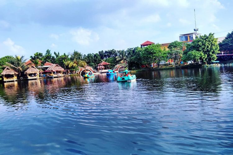 Pulo Saiji Water Adventure, 1. Tempat Wisata Pantai Tanjung Pasir di Tangerang, 2. Tanjung Kait di Tangerang, 3. Wisata Religi Masjid Al-Adzom di Tangerang, 4. Objek Wisata Bendungan Pintu Air Sepuluh di Tangerang, 5. Wisata Seru ke Masjid Pintu Seribu di Tangerang, 6. Destinasi Wisata Pulau Cangkir di Tangerang, 7. Objek Wisata Situ Cipondoh di Tengerang, 8. Liburan Seru ke Marcopolo Water Adventure di Tangerang, 9. Tempat Wisata Keluarga Ocean Park Water Adventure di Tangerang Selatan, 10. Objek Wisata Taman Buaya Tanjung Pasir di Tangerang, 11. Tempat Wisata Alam Hutan Kota BSD di Tangerang, 12. Tempat Wisata Keluarga Water World Citra Raya di Tangerang, 13. Destinasi Wisata Seru ke Kawasan Lippo Karawaci di Tangerang, 14. Tempat Wisata Belanja Kawasan Gading Serpong, 15. Tempat Wisata Kuliner Enak Flavor Bliss Alam Sutera di Tangerang, 16. Objek Wisata Klenteng Boen Tek Bio di Tangerang, 17. Telaga Cisoka, 18. Tebing Koja, 19. Taman Wisata Pulau Situ Gintung, 20. Taman Potret, 21. Citra Raya World of Wonders, 22. Taman Gajah Tunggal, 23. Kandank Jurank Doank, 24. Situ Cihuni, 25. Situ Bulakan, 26. Scientia Square Park, 27. Tanah Tingal, 28. Upside Down World Alam Sutera, 29. Wisata Alam Hutan Kota, 30. Garden Lantern Maze Market, 31. Pasar Lama Tangerang, 32. Taman Prestasi, 33. Taman Kunci Cikokol, 34. Phi Phi Club Greenwich Park, 35. BX Rink, 36. Branchsto Equestrian Park, 37. Benteng Heritage Museum, 38. Amsterdam Waterpark, 39. Sakura Garden AEON Mall, 40. Kampung Bekelir, 41. Taman Bambu, 42. Taman Kota 1 BSD, 43. Kelenteng Sampo Tay Jin, 44. Froggy BSD, 45. BSD Xtreme Park, 46. Fun Park WaterBoom, 47. Taman Menteng Bintaro, 48. Boen Hay Bio Temple, 49. Little Jungle Playground, 50. Klenteng Tjo Soe Kong, 51. Vihara Padumuttara, 52. Keramat Solear, 53. Cisadane, 54. Summarecon Mall Serpong, 55. Danau Tomang, 56. Fun and Fit Qbig, 57. Monumen Lengkong, 58. Flying Deck Cisadane, 59. Taman Pisang, 60. Taman Kunang-Kunang, 61. Taman Pramuka, 62. Batavia Splash Water Adventure, 63. Pulo Saiji Water Adventure