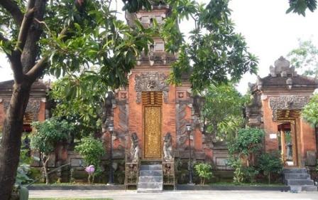 Pura Agung Tirta Bhuana di Bekasi, 1. Taman Buaya Indonesia Jaya , 2. Waterboom Lippo Cikarang, 3.Gedung Juang 45, 4. Saung Ranggon, 5. Danau Cibeureum, 6. Klenteng Hok Lay Kiong, 7. Vihara Dharma Jaya, 8. Pura Agung Tirta Bhuana , 9. Masjid Jami Al – Hidayah, 10. Pantai Muara Gembong, 11. Pantai Muara Beting, 12. Pantai Muara Bendera, 13.Pantai Mekar, 14. Rumah Pohon, 15. Hutan Kota Bekasi, 16. Danau Marakas, 17. Bumi Perkemahan Karang Kitri, 18. Taman Kemang Pratama, 19. Restoran Kartini Cikarang , 20. Saung Wulan, 21. Taman Alun-alun Kota Bekasi, 22. Kolam Renang Taman Harapan Baru (THB), 23. Kolam Renang Bintang Sport Center, 24. Sport Club Harapan Indah, 25. Kolam Renang Galaxy Tirta Mas, 26. Venetian Water Carnaval, 27. Columbus Waterpark, 28. Go! Wet Waterpark, 29. Curug Parigi, 30. Transera Waterpark, 31. Snow World International Revo Town, 32. Situ Gede Bekasi, 33. Sirkus Waterplay, 34. Rainbow Garden, 35. Fun Park Waterboom Bekasi, 36. Danau Duta Harapan, 37. Taman Hijau Pekayon, 38. Taman Gigi, 39. Hutan Kota Patriot Bina Bangsa, 40. Taman Jatiasih, 41. Islamic Center Bekasi, 42. Stadion Patriot Candrabaga, 43. Wisata Bumi Restu, 44. Penguin Waterpark, 45. Grand Splash Waterpark, 47. Camping Ground Kalam Kopen, 48. Tugu Skatepark, 49. Kolam Renang Green Park, 50. Kolam Renang Persada Kemala, 51. Danau Elysum, 52. Jembatan Magnetica, 53. Piramida Terbalik Summarecon Bekasi, 54. Situ Rawa Binong, 55. Stadion Wibawa Mukti, 56. Taman Sehati, 57. Jababeka Botanical Garden, 58. Puri Nirwana Waterpark, 59. Megati Waterpark