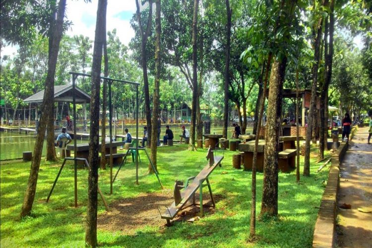 Rumah Kabeda, 1. Tempat Wisata Alam Kampung 99 Pepohonan di Depok, 2. Tempat Wisata Religi Masjid kubah emas di Depok, 3. Taman Wisata Keluarga Pasir Putih Depok, 4. Objek Wisata Anak dan Keluarga Godong Ijo Depok, 5. Tempat Wisata Seru Fantasi Water Park di Depok, 6. Kolam Renang / Water Park Ceria Depok, 7. Kolam Renang Tirta Sari Depok Timur, 8. Wahana Liburan Seru Kolam Renang Paragon Depok, 9. Bermain ke Kolam Renang Gema Pesona Depok, 10. Objek Wisata Seru Pondok Zidane Depok, 11. Tempat Wisata Taman Bunga Wiladatika Depok, 12. Liburan Asyik ke Agrowisata Belimbing Dewa Depok, 13. Liburan ke Hutan Kota Depok, 14. Tempat Wisata Studio Alam TVRI Depok, 15. Liburan Seru ke D’Kandang Amazing Farm Depok, 16. Liburan ke Setu Pengasinan Depok, 17. Depok Plaza, 18. Detos/Depok Town Square | Pusat belanja, 19. Cagar Alam Kota Depok, 20. Situ Besar depok (Situ lio), 21. Situ Cilangkap, 22. Situ Citayam Kota Depok, 23. Liburan Seru ke Situ Pladen Beji, 24. Liburan ke Situ Asih Pulo Pancoran Emas Depok, 25. Wisata Sambil Olahraga di Pacuan Kuda Tapos, 26. Liburan Menantang Arung Jeram di Sungai Ciliwung, 27. Rumah Kabeda, 28. Telaga Arwana, 29. Kampung 3D Depok, 30. Taman Wisata Herbal Insani, 31. Taman Pemuda Pratama, 32. Sukatani Park, 33. Taman Wisata Permata Buana, 34. Taman Merdeka, 35. Hutan Kota UI, 36. Danau Kenanga UI, 37. Rumah Keramik F Widayanto, 38. Saung Talaga, 39. Taman Mekarsari Depok, 40. Kolam Renang Griya Tugu Asri, 41. Setu Bojongsari, 42. Setu Cilodong, 43. Situ Jatijajar, 44. Situ Rawa Besar, 45. Green Lake View Waterpark, 46. Arina Waterpark, 47. Taman Lembah Mawar, 48. Taman Lembah Gurame