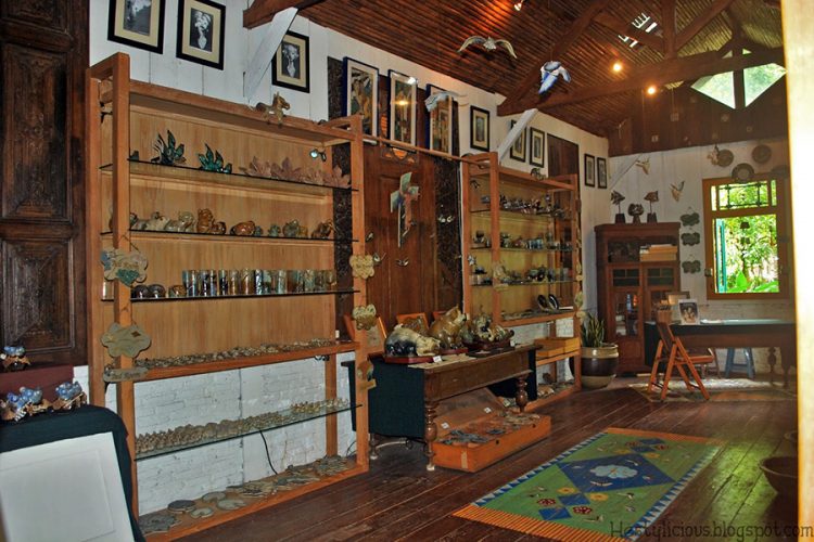 Rumah Keramik F Widayanto, 1. Tempat Wisata Alam Kampung 99 Pepohonan di Depok, 2. Tempat Wisata Religi Masjid kubah emas di Depok, 3. Taman Wisata Keluarga Pasir Putih Depok, 4. Objek Wisata Anak dan Keluarga Godong Ijo Depok, 5. Tempat Wisata Seru Fantasi Water Park di Depok, 6. Kolam Renang / Water Park Ceria Depok, 7. Kolam Renang Tirta Sari Depok Timur, 8. Wahana Liburan Seru Kolam Renang Paragon Depok, 9. Bermain ke Kolam Renang Gema Pesona Depok, 10. Objek Wisata Seru Pondok Zidane Depok, 11. Tempat Wisata Taman Bunga Wiladatika Depok, 12. Liburan Asyik ke Agrowisata Belimbing Dewa Depok, 13. Liburan ke Hutan Kota Depok, 14. Tempat Wisata Studio Alam TVRI Depok, 15. Liburan Seru ke D’Kandang Amazing Farm Depok, 16. Liburan ke Setu Pengasinan Depok, 17. Depok Plaza, 18. Detos/Depok Town Square | Pusat belanja, 19. Cagar Alam Kota Depok, 20. Situ Besar depok (Situ lio), 21. Situ Cilangkap, 22. Situ Citayam Kota Depok, 23. Liburan Seru ke Situ Pladen Beji, 24. Liburan ke Situ Asih Pulo Pancoran Emas Depok, 25. Wisata Sambil Olahraga di Pacuan Kuda Tapos, 26. Liburan Menantang Arung Jeram di Sungai Ciliwung, 27. Rumah Kabeda, 28. Telaga Arwana, 29. Kampung 3D Depok, 30. Taman Wisata Herbal Insani, 31. Taman Pemuda Pratama, 32. Sukatani Park, 33. Taman Wisata Permata Buana, 34. Taman Merdeka, 35. Hutan Kota UI, 36. Danau Kenanga UI, 37. Rumah Keramik F Widayanto, 38. Saung Talaga, 39. Taman Mekarsari Depok, 40. Kolam Renang Griya Tugu Asri, 41. Setu Bojongsari, 42. Setu Cilodong, 43. Situ Jatijajar, 44. Situ Rawa Besar, 45. Green Lake View Waterpark, 46. Arina Waterpark, 47. Taman Lembah Mawar, 48. Taman Lembah Gurame