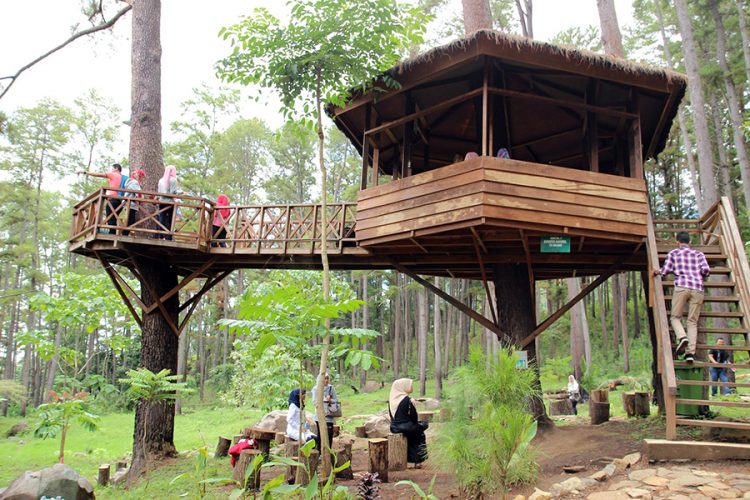 Rumah Pohon Jatiasih, 1. Taman Buaya Indonesia Jaya , 2. Waterboom Lippo Cikarang, 3.Gedung Juang 45, 4. Saung Ranggon, 5. Danau Cibeureum, 6. Klenteng Hok Lay Kiong, 7. Vihara Dharma Jaya, 8. Pura Agung Tirta Bhuana , 9. Masjid Jami Al – Hidayah, 10. Pantai Muara Gembong, 11. Pantai Muara Beting, 12. Pantai Muara Bendera, 13.Pantai Mekar, 14. Rumah Pohon, 15. Hutan Kota Bekasi, 16. Danau Marakas, 17. Bumi Perkemahan Karang Kitri, 18. Taman Kemang Pratama, 19. Restoran Kartini Cikarang , 20. Saung Wulan, 21. Taman Alun-alun Kota Bekasi, 22. Kolam Renang Taman Harapan Baru (THB), 23. Kolam Renang Bintang Sport Center, 24. Sport Club Harapan Indah, 25. Kolam Renang Galaxy Tirta Mas, 26. Venetian Water Carnaval, 27. Columbus Waterpark, 28. Go! Wet Waterpark, 29. Curug Parigi, 30. Transera Waterpark, 31. Snow World International Revo Town, 32. Situ Gede Bekasi, 33. Sirkus Waterplay, 34. Rainbow Garden, 35. Fun Park Waterboom Bekasi, 36. Danau Duta Harapan, 37. Taman Hijau Pekayon, 38. Taman Gigi, 39. Hutan Kota Patriot Bina Bangsa, 40. Taman Jatiasih, 41. Islamic Center Bekasi, 42. Stadion Patriot Candrabaga, 43. Wisata Bumi Restu, 44. Penguin Waterpark, 45. Grand Splash Waterpark, 47. Camping Ground Kalam Kopen, 48. Tugu Skatepark, 49. Kolam Renang Green Park, 50. Kolam Renang Persada Kemala, 51. Danau Elysum, 52. Jembatan Magnetica, 53. Piramida Terbalik Summarecon Bekasi, 54. Situ Rawa Binong, 55. Stadion Wibawa Mukti, 56. Taman Sehati, 57. Jababeka Botanical Garden, 58. Puri Nirwana Waterpark, 59. Megati Waterpark