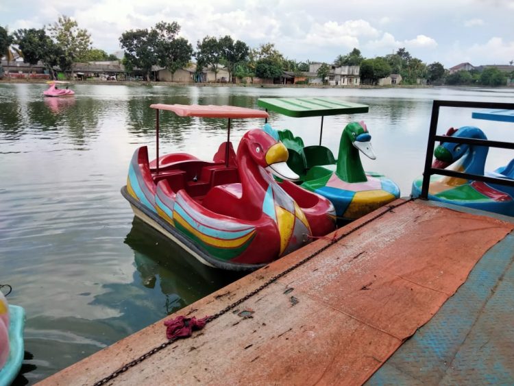 Situ Citayam Kota Depok , 1. Tempat Wisata Alam Kampung 99 Pepohonan di Depok, 2. Tempat Wisata Religi Masjid kubah emas di Depok, 3. Taman Wisata Keluarga Pasir Putih Depok, 4. Objek Wisata Anak dan Keluarga Godong Ijo Depok, 5. Tempat Wisata Seru Fantasi Water Park di Depok, 6. Kolam Renang / Water Park Ceria Depok, 7. Kolam Renang Tirta Sari Depok Timur, 8. Wahana Liburan Seru Kolam Renang Paragon Depok, 9. Bermain ke Kolam Renang Gema Pesona Depok, 10. Objek Wisata Seru Pondok Zidane Depok, 11. Tempat Wisata Taman Bunga Wiladatika Depok, 12. Liburan Asyik ke Agrowisata Belimbing Dewa Depok, 13. Liburan ke Hutan Kota Depok, 14. Tempat Wisata Studio Alam TVRI Depok, 15. Liburan Seru ke D’Kandang Amazing Farm Depok, 16. Liburan ke Setu Pengasinan Depok, 17. Depok Plaza, 18. Detos/Depok Town Square | Pusat belanja, 19. Cagar Alam Kota Depok, 20. Situ Besar depok (Situ lio), 21. Situ Cilangkap, 22. Situ Citayam Kota Depok, 23. Liburan Seru ke Situ Pladen Beji, 24. Liburan ke Situ Asih Pulo Pancoran Emas Depok, 25. Wisata Sambil Olahraga di Pacuan Kuda Tapos, 26. Liburan Menantang Arung Jeram di Sungai Ciliwung, 27. Rumah Kabeda, 28. Telaga Arwana, 29. Kampung 3D Depok, 30. Taman Wisata Herbal Insani, 31. Taman Pemuda Pratama, 32. Sukatani Park, 33. Taman Wisata Permata Buana, 34. Taman Merdeka, 35. Hutan Kota UI, 36. Danau Kenanga UI, 37. Rumah Keramik F Widayanto, 38. Saung Talaga, 39. Taman Mekarsari Depok, 40. Kolam Renang Griya Tugu Asri, 41. Setu Bojongsari, 42. Setu Cilodong, 43. Situ Jatijajar, 44. Situ Rawa Besar, 45. Green Lake View Waterpark, 46. Arina Waterpark, 47. Taman Lembah Mawar, 48. Taman Lembah Gurame