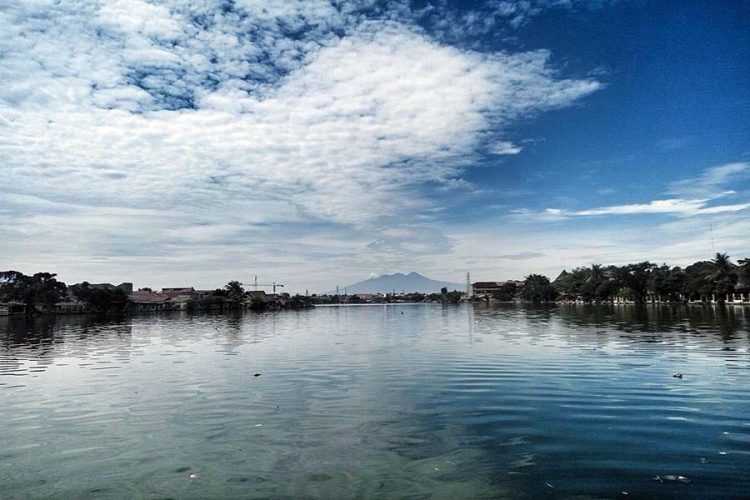 Situ Rawa Besar, 1. Tempat Wisata Alam Kampung 99 Pepohonan di Depok, 2. Tempat Wisata Religi Masjid kubah emas di Depok, 3. Taman Wisata Keluarga Pasir Putih Depok, 4. Objek Wisata Anak dan Keluarga Godong Ijo Depok, 5. Tempat Wisata Seru Fantasi Water Park di Depok, 6. Kolam Renang / Water Park Ceria Depok, 7. Kolam Renang Tirta Sari Depok Timur, 8. Wahana Liburan Seru Kolam Renang Paragon Depok, 9. Bermain ke Kolam Renang Gema Pesona Depok, 10. Objek Wisata Seru Pondok Zidane Depok, 11. Tempat Wisata Taman Bunga Wiladatika Depok, 12. Liburan Asyik ke Agrowisata Belimbing Dewa Depok, 13. Liburan ke Hutan Kota Depok, 14. Tempat Wisata Studio Alam TVRI Depok, 15. Liburan Seru ke D’Kandang Amazing Farm Depok, 16. Liburan ke Setu Pengasinan Depok, 17. Depok Plaza, 18. Detos/Depok Town Square | Pusat belanja, 19. Cagar Alam Kota Depok, 20. Situ Besar depok (Situ lio), 21. Situ Cilangkap, 22. Situ Citayam Kota Depok, 23. Liburan Seru ke Situ Pladen Beji, 24. Liburan ke Situ Asih Pulo Pancoran Emas Depok, 25. Wisata Sambil Olahraga di Pacuan Kuda Tapos, 26. Liburan Menantang Arung Jeram di Sungai Ciliwung, 27. Rumah Kabeda, 28. Telaga Arwana, 29. Kampung 3D Depok, 30. Taman Wisata Herbal Insani, 31. Taman Pemuda Pratama, 32. Sukatani Park, 33. Taman Wisata Permata Buana, 34. Taman Merdeka, 35. Hutan Kota UI, 36. Danau Kenanga UI, 37. Rumah Keramik F Widayanto, 38. Saung Talaga, 39. Taman Mekarsari Depok, 40. Kolam Renang Griya Tugu Asri, 41. Setu Bojongsari, 42. Setu Cilodong, 43. Situ Jatijajar, 44. Situ Rawa Besar, 45. Green Lake View Waterpark, 46. Arina Waterpark, 47. Taman Lembah Mawar, 48. Taman Lembah Gurame