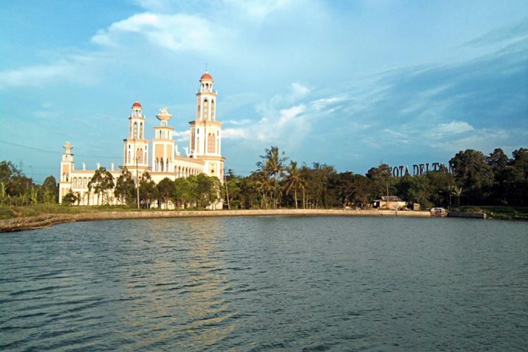 Situ Rawa Binong, 1. Taman Buaya Indonesia Jaya , 2. Waterboom Lippo Cikarang, 3.Gedung Juang 45, 4. Saung Ranggon, 5. Danau Cibeureum, 6. Klenteng Hok Lay Kiong, 7. Vihara Dharma Jaya, 8. Pura Agung Tirta Bhuana , 9. Masjid Jami Al – Hidayah, 10. Pantai Muara Gembong, 11. Pantai Muara Beting, 12. Pantai Muara Bendera, 13.Pantai Mekar, 14. Rumah Pohon, 15. Hutan Kota Bekasi, 16. Danau Marakas, 17. Bumi Perkemahan Karang Kitri, 18. Taman Kemang Pratama, 19. Restoran Kartini Cikarang , 20. Saung Wulan, 21. Taman Alun-alun Kota Bekasi, 22. Kolam Renang Taman Harapan Baru (THB), 23. Kolam Renang Bintang Sport Center, 24. Sport Club Harapan Indah, 25. Kolam Renang Galaxy Tirta Mas, 26. Venetian Water Carnaval, 27. Columbus Waterpark, 28. Go! Wet Waterpark, 29. Curug Parigi, 30. Transera Waterpark, 31. Snow World International Revo Town, 32. Situ Gede Bekasi, 33. Sirkus Waterplay, 34. Rainbow Garden, 35. Fun Park Waterboom Bekasi, 36. Danau Duta Harapan, 37. Taman Hijau Pekayon, 38. Taman Gigi, 39. Hutan Kota Patriot Bina Bangsa, 40. Taman Jatiasih, 41. Islamic Center Bekasi, 42. Stadion Patriot Candrabaga, 43. Wisata Bumi Restu, 44. Penguin Waterpark, 45. Grand Splash Waterpark, 47. Camping Ground Kalam Kopen, 48. Tugu Skatepark, 49. Kolam Renang Green Park, 50. Kolam Renang Persada Kemala, 51. Danau Elysum, 52. Jembatan Magnetica, 53. Piramida Terbalik Summarecon Bekasi, 54. Situ Rawa Binong, 55. Stadion Wibawa Mukti, 56. Taman Sehati, 57. Jababeka Botanical Garden, 58. Puri Nirwana Waterpark, 59. Megati Waterpark