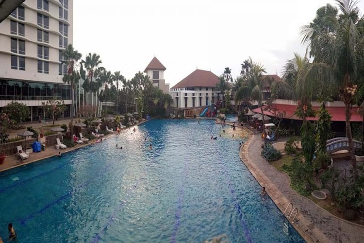 Sport Club Harapan Indah, 1. Taman Buaya Indonesia Jaya , 2. Waterboom Lippo Cikarang, 3.Gedung Juang 45, 4. Saung Ranggon, 5. Danau Cibeureum, 6. Klenteng Hok Lay Kiong, 7. Vihara Dharma Jaya, 8. Pura Agung Tirta Bhuana , 9. Masjid Jami Al – Hidayah, 10. Pantai Muara Gembong, 11. Pantai Muara Beting, 12. Pantai Muara Bendera, 13.Pantai Mekar, 14. Rumah Pohon, 15. Hutan Kota Bekasi, 16. Danau Marakas, 17. Bumi Perkemahan Karang Kitri, 18. Taman Kemang Pratama, 19. Restoran Kartini Cikarang , 20. Saung Wulan, 21. Taman Alun-alun Kota Bekasi, 22. Kolam Renang Taman Harapan Baru (THB), 23. Kolam Renang Bintang Sport Center, 24. Sport Club Harapan Indah, 25. Kolam Renang Galaxy Tirta Mas, 26. Venetian Water Carnaval, 27. Columbus Waterpark, 28. Go! Wet Waterpark, 29. Curug Parigi, 30. Transera Waterpark, 31. Snow World International Revo Town, 32. Situ Gede Bekasi, 33. Sirkus Waterplay, 34. Rainbow Garden, 35. Fun Park Waterboom Bekasi, 36. Danau Duta Harapan, 37. Taman Hijau Pekayon, 38. Taman Gigi, 39. Hutan Kota Patriot Bina Bangsa, 40. Taman Jatiasih, 41. Islamic Center Bekasi, 42. Stadion Patriot Candrabaga, 43. Wisata Bumi Restu, 44. Penguin Waterpark, 45. Grand Splash Waterpark, 47. Camping Ground Kalam Kopen, 48. Tugu Skatepark, 49. Kolam Renang Green Park, 50. Kolam Renang Persada Kemala, 51. Danau Elysum, 52. Jembatan Magnetica, 53. Piramida Terbalik Summarecon Bekasi, 54. Situ Rawa Binong, 55. Stadion Wibawa Mukti, 56. Taman Sehati, 57. Jababeka Botanical Garden, 58. Puri Nirwana Waterpark, 59. Megati Waterpark