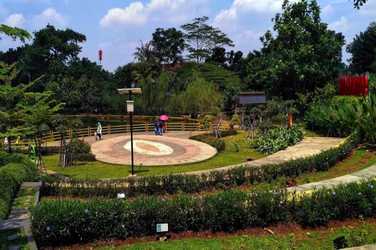 Taman Lembah Mawar, 1. Tempat Wisata Alam Kampung 99 Pepohonan di Depok, 2. Tempat Wisata Religi Masjid kubah emas di Depok, 3. Taman Wisata Keluarga Pasir Putih Depok, 4. Objek Wisata Anak dan Keluarga Godong Ijo Depok, 5. Tempat Wisata Seru Fantasi Water Park di Depok, 6. Kolam Renang / Water Park Ceria Depok, 7. Kolam Renang Tirta Sari Depok Timur, 8. Wahana Liburan Seru Kolam Renang Paragon Depok, 9. Bermain ke Kolam Renang Gema Pesona Depok, 10. Objek Wisata Seru Pondok Zidane Depok, 11. Tempat Wisata Taman Bunga Wiladatika Depok, 12. Liburan Asyik ke Agrowisata Belimbing Dewa Depok, 13. Liburan ke Hutan Kota Depok, 14. Tempat Wisata Studio Alam TVRI Depok, 15. Liburan Seru ke D’Kandang Amazing Farm Depok, 16. Liburan ke Setu Pengasinan Depok, 17. Depok Plaza, 18. Detos/Depok Town Square | Pusat belanja, 19. Cagar Alam Kota Depok, 20. Situ Besar depok (Situ lio), 21. Situ Cilangkap, 22. Situ Citayam Kota Depok, 23. Liburan Seru ke Situ Pladen Beji, 24. Liburan ke Situ Asih Pulo Pancoran Emas Depok, 25. Wisata Sambil Olahraga di Pacuan Kuda Tapos, 26. Liburan Menantang Arung Jeram di Sungai Ciliwung, 27. Rumah Kabeda, 28. Telaga Arwana, 29. Kampung 3D Depok, 30. Taman Wisata Herbal Insani, 31. Taman Pemuda Pratama, 32. Sukatani Park, 33. Taman Wisata Permata Buana, 34. Taman Merdeka, 35. Hutan Kota UI, 36. Danau Kenanga UI, 37. Rumah Keramik F Widayanto, 38. Saung Talaga, 39. Taman Mekarsari Depok, 40. Kolam Renang Griya Tugu Asri, 41. Setu Bojongsari, 42. Setu Cilodong, 43. Situ Jatijajar, 44. Situ Rawa Besar, 45. Green Lake View Waterpark, 46. Arina Waterpark, 47. Taman Lembah Mawar, 48. Taman Lembah Gurame