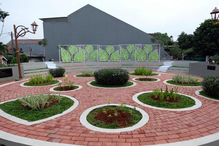 Taman Mekarsari Depok, 1. Tempat Wisata Alam Kampung 99 Pepohonan di Depok, 2. Tempat Wisata Religi Masjid kubah emas di Depok, 3. Taman Wisata Keluarga Pasir Putih Depok, 4. Objek Wisata Anak dan Keluarga Godong Ijo Depok, 5. Tempat Wisata Seru Fantasi Water Park di Depok, 6. Kolam Renang / Water Park Ceria Depok, 7. Kolam Renang Tirta Sari Depok Timur, 8. Wahana Liburan Seru Kolam Renang Paragon Depok, 9. Bermain ke Kolam Renang Gema Pesona Depok, 10. Objek Wisata Seru Pondok Zidane Depok, 11. Tempat Wisata Taman Bunga Wiladatika Depok, 12. Liburan Asyik ke Agrowisata Belimbing Dewa Depok, 13. Liburan ke Hutan Kota Depok, 14. Tempat Wisata Studio Alam TVRI Depok, 15. Liburan Seru ke D’Kandang Amazing Farm Depok, 16. Liburan ke Setu Pengasinan Depok, 17. Depok Plaza, 18. Detos/Depok Town Square | Pusat belanja, 19. Cagar Alam Kota Depok, 20. Situ Besar depok (Situ lio), 21. Situ Cilangkap, 22. Situ Citayam Kota Depok, 23. Liburan Seru ke Situ Pladen Beji, 24. Liburan ke Situ Asih Pulo Pancoran Emas Depok, 25. Wisata Sambil Olahraga di Pacuan Kuda Tapos, 26. Liburan Menantang Arung Jeram di Sungai Ciliwung, 27. Rumah Kabeda, 28. Telaga Arwana, 29. Kampung 3D Depok, 30. Taman Wisata Herbal Insani, 31. Taman Pemuda Pratama, 32. Sukatani Park, 33. Taman Wisata Permata Buana, 34. Taman Merdeka, 35. Hutan Kota UI, 36. Danau Kenanga UI, 37. Rumah Keramik F Widayanto, 38. Saung Talaga, 39. Taman Mekarsari Depok, 40. Kolam Renang Griya Tugu Asri, 41. Setu Bojongsari, 42. Setu Cilodong, 43. Situ Jatijajar, 44. Situ Rawa Besar, 45. Green Lake View Waterpark, 46. Arina Waterpark, 47. Taman Lembah Mawar, 48. Taman Lembah Gurame