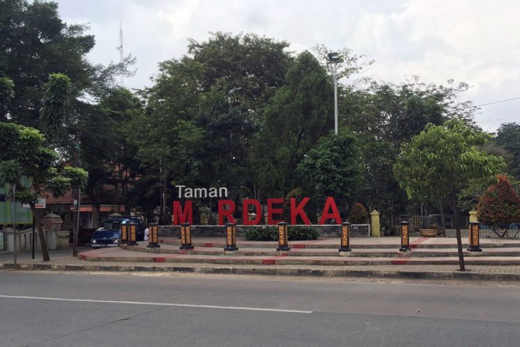 Taman Merdeka, 1. Tempat Wisata Alam Kampung 99 Pepohonan di Depok, 2. Tempat Wisata Religi Masjid kubah emas di Depok, 3. Taman Wisata Keluarga Pasir Putih Depok, 4. Objek Wisata Anak dan Keluarga Godong Ijo Depok, 5. Tempat Wisata Seru Fantasi Water Park di Depok, 6. Kolam Renang / Water Park Ceria Depok, 7. Kolam Renang Tirta Sari Depok Timur, 8. Wahana Liburan Seru Kolam Renang Paragon Depok, 9. Bermain ke Kolam Renang Gema Pesona Depok, 10. Objek Wisata Seru Pondok Zidane Depok, 11. Tempat Wisata Taman Bunga Wiladatika Depok, 12. Liburan Asyik ke Agrowisata Belimbing Dewa Depok, 13. Liburan ke Hutan Kota Depok, 14. Tempat Wisata Studio Alam TVRI Depok, 15. Liburan Seru ke D’Kandang Amazing Farm Depok, 16. Liburan ke Setu Pengasinan Depok, 17. Depok Plaza, 18. Detos/Depok Town Square | Pusat belanja, 19. Cagar Alam Kota Depok, 20. Situ Besar depok (Situ lio), 21. Situ Cilangkap, 22. Situ Citayam Kota Depok, 23. Liburan Seru ke Situ Pladen Beji, 24. Liburan ke Situ Asih Pulo Pancoran Emas Depok, 25. Wisata Sambil Olahraga di Pacuan Kuda Tapos, 26. Liburan Menantang Arung Jeram di Sungai Ciliwung, 27. Rumah Kabeda, 28. Telaga Arwana, 29. Kampung 3D Depok, 30. Taman Wisata Herbal Insani, 31. Taman Pemuda Pratama, 32. Sukatani Park, 33. Taman Wisata Permata Buana, 34. Taman Merdeka, 35. Hutan Kota UI, 36. Danau Kenanga UI, 37. Rumah Keramik F Widayanto, 38. Saung Talaga, 39. Taman Mekarsari Depok, 40. Kolam Renang Griya Tugu Asri, 41. Setu Bojongsari, 42. Setu Cilodong, 43. Situ Jatijajar, 44. Situ Rawa Besar, 45. Green Lake View Waterpark, 46. Arina Waterpark, 47. Taman Lembah Mawar, 48. Taman Lembah Gurame