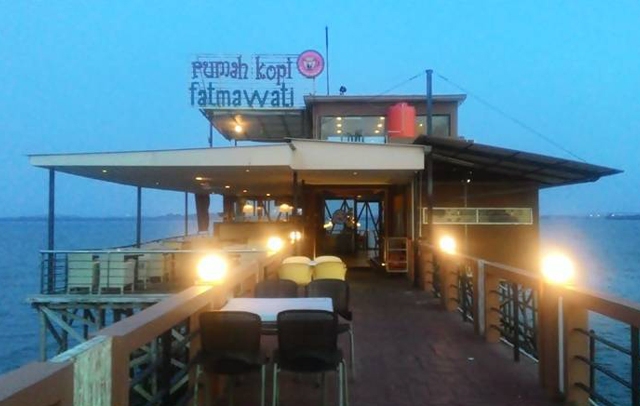 Tempat Nongkrong Seru di Batam Rumah Kopi Fatmawati, 1. Pantai Nongsa, 2. Batam City Square, 3. Pantai Melur, 4. Ocarina Park, 5. Kampung Vietnam, 6. Bukit Senyum, 7. Pantai Sekilak, 8. Komplek Nagoya City Walk, 9. Pantai Melayu, 10.Jembatan Barelang, 11. Pantai Tanjung Bemban, 12. Pantai Marina, 13. Pantai Tanjung Pinggir, 14. Golden Prawn Batam, 15. Rumah Kopi Fatmawati, 16. Harbour Bay Food Court, 17. Queen Garden Waterboom, 18. Alun-alun Engku Putri, 19. Masjid Agung Batam, 20. Hutan Wisata Mata Kucing, 21. Pantai Mirota, 22. Pulau Abang Besar, 23. Kebun Raya Batam , 24. Jodoh Centre Batam, 25. Pantai Tiga Putri Barelang, 25. Pulau Mubut, 26. Pantai Elyora, 27. Pantai Reviola, 28. Pulau Forest Top, 29. Taman Wisata Habibie 1000 Tangga, 30. Tebing Langit, 31. Pulau Tunjuk, 32. Pantai Vio Vio, 33. Pulau Petong, 34. Pancur Telaga Bidadari, 35. Sea Forest Adventure, 36. Marina City, 37. Pulau Ranoh, 38. Pulau Belakang Padang, 39. Bukit Tanjung Tritip, 40. Bukit Piayu Laut, 41. Masjid Sultan Mahmud Riayat Syah