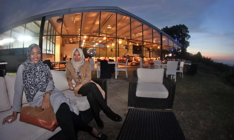 Tempat Romantis di Bukit Gronggong via Instagram.com @apitaresort, 1. Wisata Sejarah Keraton Kasepuhan di Cirebon, 2. Objek Wisata Keraton Kanoman di Cirebon, 3. Wahana Bermain Apita Waterboom, 4. Objek Wisata Sejarah Taman Sari Gua Sunyaragi di Cirebon, 5. Destinasi Wisata Banyu Panas Palimanan di Cirebon, 6. Wisata Religi Masjid Agung Sang Cipta Rasa Cirebon, 7. Wisata Belanja Terkenal Batik Trusmi Cirebon, 8. Wahana Bermain Waterboom siwalk di Cirebon, 9. Wahana Liburan Seru Outbound Siwalk di Cirebon, 10. Objek Wisata Danau Setu Patok di Cirebon, 11. Destinasi Wisata Wanawisata Ciwaringin di Cirebon, 12. Desa Wisata Cikalahang Cirebon, 13. Objek Wisata Situ Sedong di Cirebon, 14. Wahana Bermain Taman Ade Irma Suryani (Waterland) di Cirebon, 15. Wisata Kuliner Enak Nasi Jamblang Khas Cirebon, 16. Wisata Kuliner Empal gentong Khas Cirebon, 17. Tempat Romantis di Bukit Gronggong, 18. Objek Wisata Telaga Remis , 19. Ziarah ke Makam Sunan Gunung jati Cirebon, 20. Objek Wisata Pantai Kejawanan di Cirebon, 21. Pantai Baro Gebang, 22. Telaga Nilam, 23. Kolam Renang Hegar, 24. Kolam Renang Zam-Zam, 25. Water Park Ciperna, 26. Alun-alun Kejaksaan, 27. Batu Lawang, 28. Bukit Plangon, 29. Masjid Merah, 30. Jempol Waterboom, 31. Vihara Dewi Welas Asih, 32. Gedung BAT, 33. Wisata Kura Kura Belawa, 34. Masjid Raya At-Taqwa, 35. Keraton Kacirebonan, 36. Klenteng Hok Keng Tong, 37. Hutan Mangrove Kasih Sayang, 38. Pemandian Cibulan, 39. Tirtamas Gemilang, 40. Catherine Surya, 41. Grage City