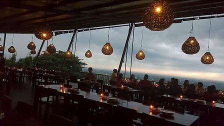 Tempat Romantis di Bukit Gronggong, 1. Wisata Sejarah Keraton Kasepuhan di Cirebon, 2. Objek Wisata Keraton Kanoman di Cirebon, 3. Wahana Bermain Apita Waterboom, 4. Objek Wisata Sejarah Taman Sari Gua Sunyaragi di Cirebon, 5. Destinasi Wisata Banyu Panas Palimanan di Cirebon, 6. Wisata Religi Masjid Agung Sang Cipta Rasa Cirebon, 7. Wisata Belanja Terkenal Batik Trusmi Cirebon, 8. Wahana Bermain Waterboom siwalk di Cirebon, 9. Wahana Liburan Seru Outbound Siwalk di Cirebon, 10. Objek Wisata Danau Setu Patok di Cirebon, 11. Destinasi Wisata Wanawisata Ciwaringin di Cirebon, 12. Desa Wisata Cikalahang Cirebon, 13. Objek Wisata Situ Sedong di Cirebon, 14. Wahana Bermain Taman Ade Irma Suryani (Waterland) di Cirebon, 15. Wisata Kuliner Enak Nasi Jamblang Khas Cirebon, 16. Wisata Kuliner Empal gentong Khas Cirebon, 17. Tempat Romantis di Bukit Gronggong, 18. Objek Wisata Telaga Remis , 19. Ziarah ke Makam Sunan Gunung jati Cirebon, 20. Objek Wisata Pantai Kejawanan di Cirebon, 21. Pantai Baro Gebang, 22. Telaga Nilam, 23. Kolam Renang Hegar, 24. Kolam Renang Zam-Zam, 25. Water Park Ciperna, 26. Alun-alun Kejaksaan, 27. Batu Lawang, 28. Bukit Plangon, 29. Masjid Merah, 30. Jempol Waterboom, 31. Vihara Dewi Welas Asih, 32. Gedung BAT, 33. Wisata Kura Kura Belawa, 34. Masjid Raya At-Taqwa, 35. Keraton Kacirebonan, 36. Klenteng Hok Keng Tong, 37. Hutan Mangrove Kasih Sayang, 38. Pemandian Cibulan, 39. Tirtamas Gemilang, 40. Catherine Surya, 41. Grage City