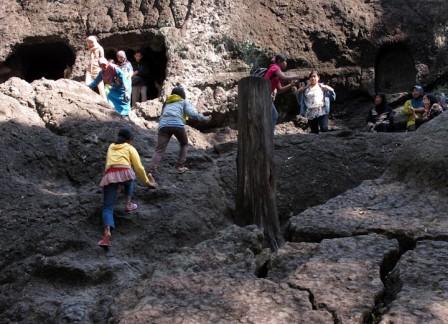 Tempat Wisata Menarik Goa Selomangleng di Kediri