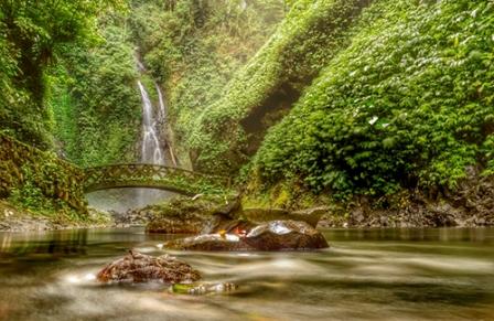 Tempat Wisata Alam Air Terjun Ratahan Telu di Manado