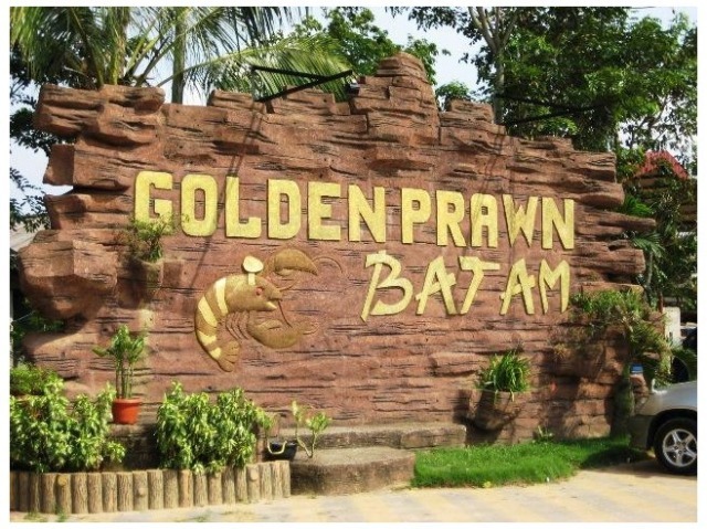 Tempat Wisata Kuliner Golden Prawn Batam, 1. Pantai Nongsa, 2. Batam City Square, 3. Pantai Melur, 4. Ocarina Park, 5. Kampung Vietnam, 6. Bukit Senyum, 7. Pantai Sekilak, 8. Komplek Nagoya City Walk, 9. Pantai Melayu, 10.Jembatan Barelang, 11. Pantai Tanjung Bemban, 12. Pantai Marina, 13. Pantai Tanjung Pinggir, 14. Golden Prawn Batam, 15. Rumah Kopi Fatmawati, 16. Harbour Bay Food Court, 17. Queen Garden Waterboom, 18. Alun-alun Engku Putri, 19. Masjid Agung Batam, 20. Hutan Wisata Mata Kucing, 21. Pantai Mirota, 22. Pulau Abang Besar, 23. Kebun Raya Batam , 24. Jodoh Centre Batam, 25. Pantai Tiga Putri Barelang, 25. Pulau Mubut, 26. Pantai Elyora, 27. Pantai Reviola, 28. Pulau Forest Top, 29. Taman Wisata Habibie 1000 Tangga, 30. Tebing Langit, 31. Pulau Tunjuk, 32. Pantai Vio Vio, 33. Pulau Petong, 34. Pancur Telaga Bidadari, 35. Sea Forest Adventure, 36. Marina City, 37. Pulau Ranoh, 38. Pulau Belakang Padang, 39. Bukit Tanjung Tritip, 40. Bukit Piayu Laut, 41. Masjid Sultan Mahmud Riayat Syah