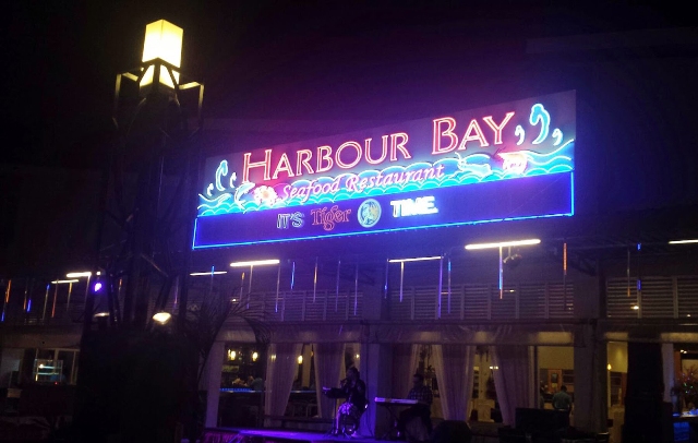 Tempat Wisata Kuliner Terkenal Harbour Bay Food Court di Batam, 1. Pantai Nongsa, 2. Batam City Square, 3. Pantai Melur, 4. Ocarina Park, 5. Kampung Vietnam, 6. Bukit Senyum, 7. Pantai Sekilak, 8. Komplek Nagoya City Walk, 9. Pantai Melayu, 10.Jembatan Barelang, 11. Pantai Tanjung Bemban, 12. Pantai Marina, 13. Pantai Tanjung Pinggir, 14. Golden Prawn Batam, 15. Rumah Kopi Fatmawati, 16. Harbour Bay Food Court, 17. Queen Garden Waterboom, 18. Alun-alun Engku Putri, 19. Masjid Agung Batam, 20. Hutan Wisata Mata Kucing, 21. Pantai Mirota, 22. Pulau Abang Besar, 23. Kebun Raya Batam , 24. Jodoh Centre Batam, 25. Pantai Tiga Putri Barelang, 25. Pulau Mubut, 26. Pantai Elyora, 27. Pantai Reviola, 28. Pulau Forest Top, 29. Taman Wisata Habibie 1000 Tangga, 30. Tebing Langit, 31. Pulau Tunjuk, 32. Pantai Vio Vio, 33. Pulau Petong, 34. Pancur Telaga Bidadari, 35. Sea Forest Adventure, 36. Marina City, 37. Pulau Ranoh, 38. Pulau Belakang Padang, 39. Bukit Tanjung Tritip, 40. Bukit Piayu Laut, 41. Masjid Sultan Mahmud Riayat Syah