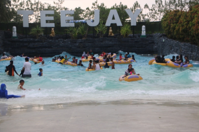 Tempat Wisata Keluarga Teejay Waterpark di Tasikmalaya