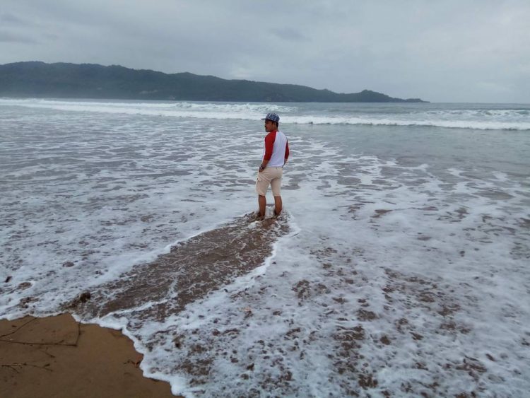 Tempat Wisata Keren Pantai Teleng Ria di Pacitan via Instagram.com @mcadilfery, 1. Pantai Klayar, 2. Pantai Srau, 3. Pantai Watu Karung, 4. Pantai Banyu Tibo , 5. Sungai Maron, 6. Monumen Jendral Sudirman , 7. Banyu Anget Tirto Husodo Hot Spring, 8. Pantai Kasap, 9. Pantai Teleng Ria, 10. Pantai Pidakan, 11. Destinasi Wisata Pantai Soge di Pacitan, 12. Pantai Buyutan, 13. Pantai Karang Bolong, 14. Pantai Seruni Pacitan, 15. Pantai Tawang , 16. Pantai Kaliuluh, 17. Pantai TAMAN Ngadirojo, 18. Pantai Kunir, 19. Goa Gong, 20. Goa Tabuhan, 21. Goa Luweng Jaran , 22. Goa Song Terus, 23. Goa Putri, 24. Pantai Tamperan, 25. Pantai Wawaran, 26. Bukit Pakis – Bukit Bintang, 27. Pantai Langitan, 28. Beiji park pacitan, 28. Sungai Cokel, 29. Sentono Gentong Pacitan, 30. Pantai Pancer Dorr, 31. Alun-Alun Pacitan, 32. Jurug Gringsing  , 33. Pantai Watu Bale, 34. Pantai Pangasan, 35. Pantai Ngandul, 36. Pantai Denombo, 37. Pantai Plumbungan, 38. Pantai TAMAN Ngadirojo Pacitan, 39. Goa Selo Arum, 40. Mandi Angin Pacitan, 41. Masjid Agung Pacitan, 42. Grojogan Dhuwur Pacitan, 43. Curug Sabun, 44. Gerojokan Mbedayu, 45. Tlogo Sono, 46. Pantai anakan, 47. Tempat Wisata Kuliner Terkenal Nasi Tiwul 