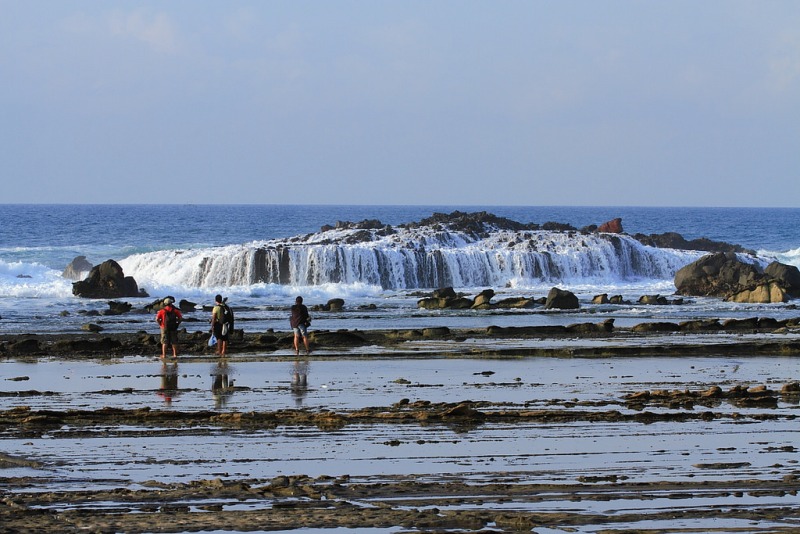 Tempat Wisata Pantai Karang Taraje di Banten, 1. Pantai Tanjung Lesung, 2. Pantai Tanjung Layar, 3. Pantai Bagedur, 4. Pantai Ciputih, 5. Pantai Cihara, 6. Pantai Karangtaraje, 7. Pantai Karang Songsong, 8. Pantai Sawarna, 9. Pantai Carita, 10. Pantai Karang Bolong, 11. Pantai Anyer, 12. Pulau Sangiang, 13. Pantai di Pulau Umang, 14. Pantai Pulau Cangkir, 15. Pantai Tanjung Pasir, 16. Pantai Karang Serang, 17. Pantai Kelapa Tujuh, 18. Pantai Jambu, 19. Pantai Tanjung Tum Anyer, 20. Pantai Sambolo Anyer, 21. Pantai Batu Saung, 22. Pantai Caringin, 23. Pantai Florida Indah Anyer, 24. Pantai Gopek Karangantu, 25. Pantai Pasir Putih Sirih, 26. Pantai Marina