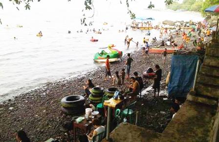 Tempat Wisata Pantai Malalayang di Manado