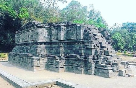 Tempat Wisata Sejarah Candi Surawana di Kediri