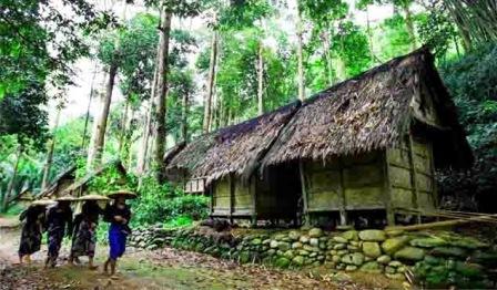 Tempat Wisata Seru ke Kampung Baduy di Banten, 1. Tempat Wisata Populer Pantai Anyer di Banten, 2. Tempat Wisata Keluarga Pantai Tanjung Lesung di Banten, 3. Objek Wisata Menantang Gunung Krakatau di Banten, 4. Tempat Wisata Seru ke Kampung Baduy di Banten, 5. Destinasi Wisata Pantai Sawarna di Banten, 6. Obyek Wisata Pulau Umang di Banten, 7. Tempat Wisata Menantang Arung Jeram Sungai Ciberang di Banten, 8. Objek Wisata Religi Masjid Agung Banten, 9. Liburan Seru ke Pulau Dua / Pulau Burung di Banten, 10. Tempat Wisata Alam Rawa Dano di Banten, 11. Tempat Wisata Keluarga Pantai Bagedur di Banten, 12. Berwisata ke Danau Tasikardi di Banten, 13. Destinasi Wisata Pulau Sangiang di Banten, 14. Tempat Wisata Paling Terkenal Pantai Carita di Banten, 15. Tempat Wisata Unik Pantai Karang Bolong di Banten, 16. Objek Wisata Taman Nasional Ujung Kulon di Banten, 17. Objek Wisata Pantai Ciputih di Pandeglang Banten, 18. Tempat Wisata Pantai Cihara Lebak Banten, 19. Objek Wisata Pantai dan Pelabuhan Merak di Banten, 20. Tempat Wisata Pantai Karang Taraje di Banten, 21. Objek Wisata Pantai Karangsongsong Cibobos di Banten, 22. Destinasi Wisata Pantai Mabak di Banten, 23. Tujuan Wisata Alam Air Terjun Cihear di Banten, 24. Objek Wisata Air Terjun Gendang di Banten, 25. Objek Wisata Air Terjun Curug Putri di Banten, 26. Objek Wisata Pemandian Air Panas Cisolong di Banten, 27. Wahana Bermain Water World Citra Raya di Tangerang Banten, 28. Wisata Pemandian Cikoromoy di Banten, 29. Destinasi Wisata Pulau Cangkir di Tangerang, 30. Objek Wisata Situ Cipondoh di Tangerang, 31. Liburan Seru ke Marcopolo Water Adventure di Tangerang, 32. Tempat Wisata Keluarga Ocean Park Water Adventure di Tangerang Selatan, 33. Objek Wisata Taman Buaya Tanjung Pasir di Tangerang, 34. Gunung Pinang, 35. Istana Surosowan, 36. Pantai Sambolo, 37. Benteng Speelwijk, 38. Curug Bumi, 39. Hutan Kayu Putih Kragilan, 40. Situ Rawa Arum, 41. Pulau Lima, 42. Monumen Lengkong, 43. CAS Water Park Pandeglang, 44. Kota Kuno Banten, 45. Kandank Jurank Doank, 46. Pulau Peucang, 47. Curug Betung, 48. Pantai Cibeureum, 49. Pantai Marina, 50. Pantai Pasir Putih Florida, 51. Pantai Jambu, 52. Pulau Panaitan, 53. Telaga Biru Cigaru, 54. Tebing Koja Kandang Godzilla, 55. Pantai Tanjung Burung, 56. Museum Benteng Heritage, 57. Dermaga TPI Tanjung Pasir, 58. Masjid Kali Pasir, 59. Keramat Solear, 60. Kelenteng Tjo Soe Kong, 61. Kelenteng Sampo Tay Jin, 62. Kelenteng Boen San Bio, 63. Kelenteng Boen Hay Bio, 64. Jembatan Pelengkung