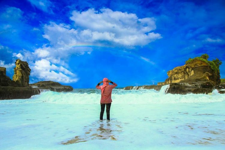 Tempat Wisata Terpopuler Pantai Klayar di Pacitan via Instagram.com @fitrikusumastuti, 1. Pantai Klayar, 2. Pantai Srau, 3. Pantai Watu Karung, 4. Pantai Banyu Tibo , 5. Sungai Maron, 6. Monumen Jendral Sudirman , 7. Banyu Anget Tirto Husodo Hot Spring, 8. Pantai Kasap, 9. Pantai Teleng Ria, 10. Pantai Pidakan, 11. Destinasi Wisata Pantai Soge di Pacitan, 12. Pantai Buyutan, 13. Pantai Karang Bolong, 14. Pantai Seruni Pacitan, 15. Pantai Tawang , 16. Pantai Kaliuluh, 17. Pantai TAMAN Ngadirojo, 18. Pantai Kunir, 19. Goa Gong, 20. Goa Tabuhan, 21. Goa Luweng Jaran , 22. Goa Song Terus, 23. Goa Putri, 24. Pantai Tamperan, 25. Pantai Wawaran, 26. Bukit Pakis – Bukit Bintang, 27. Pantai Langitan, 28. Beiji park pacitan, 28. Sungai Cokel, 29. Sentono Gentong Pacitan, 30. Pantai Pancer Dorr, 31. Alun-Alun Pacitan, 32. Jurug Gringsing  , 33. Pantai Watu Bale, 34. Pantai Pangasan, 35. Pantai Ngandul, 36. Pantai Denombo, 37. Pantai Plumbungan, 38. Pantai TAMAN Ngadirojo Pacitan, 39. Goa Selo Arum, 40. Mandi Angin Pacitan, 41. Masjid Agung Pacitan, 42. Grojogan Dhuwur Pacitan, 43. Curug Sabun, 44. Gerojokan Mbedayu, 45. Tlogo Sono, 46. Pantai anakan, 47. Tempat Wisata Kuliner Terkenal Nasi Tiwul 