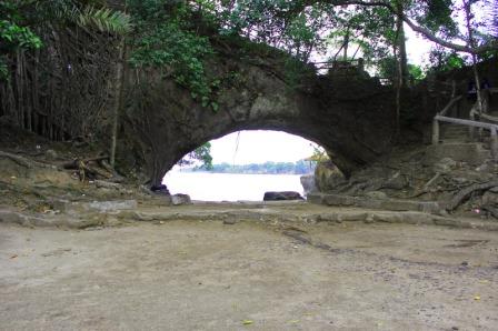 Tempat Wisata Unik Pantai Karang Bolong di Banten, 1. Taman Wisata MBS, 2. Aqualand Serang, 3. Pantai Cibereum Anyer, 4. Pantai Marbella Anyer, 5. Pantai Sambolo, 6. Pantai Anyer, 7. Rumah Hutan Cilowong, 8. Pulau Lima, 9. Napak Tilas Kerajaan Islam di Serang Banten, 10. Pantai Marina Anyer, 11. Pantai Florida Indah Anyer, 12. Pantai Jambu, 13. Pantai Karang Bolong, 14. Pulau Tunda, 15. Curug Leuwibumi, 16. Situ Rawa Arum, 17. Pulau Sangiang, 18. Pantai Lontar, 19. Vihara Avalokitesvara, 20. Wisata Agro Bukit Waruwangi, 21. Pantai Labuan, 22. Danau Rowa Dano, 23. Cagar Alam Pulau Dua, 24. Danau Tasikardi, 25. Hutan Kayu Putih Kragilan, 26. Gunung Pinang, 27. Masjid Tanpa Kubah, Masjid Pecinan Tinggi, 28. Danau Kaolin Bekas Tambang Pasir Ciomas, 29. Arung Jeram Tubing Cikalumpang, 30. Pemandian Cirahab – Curug Goong, 31. Curug Cigumawang, 32. Curug Leuwi Tomo, 33. Benteng Speelwijk, 34. Alun-alun Barat Kota Serang Banten, 35. Pantai Gopek Karangantu, 36. Kerkhoff, 37. Situs Banten Girang, 38. Museum Negeri Banten, 39. Taman Rekreasi Wulandira, 40. Curug Cikotak, 41. Curug Sawer, 42. Masjid Agung Banten, 42. Pos Pengamatan Gunungapi Krakatau (Pasauran), 44. Goa Cilayang, 45. Curug Betung