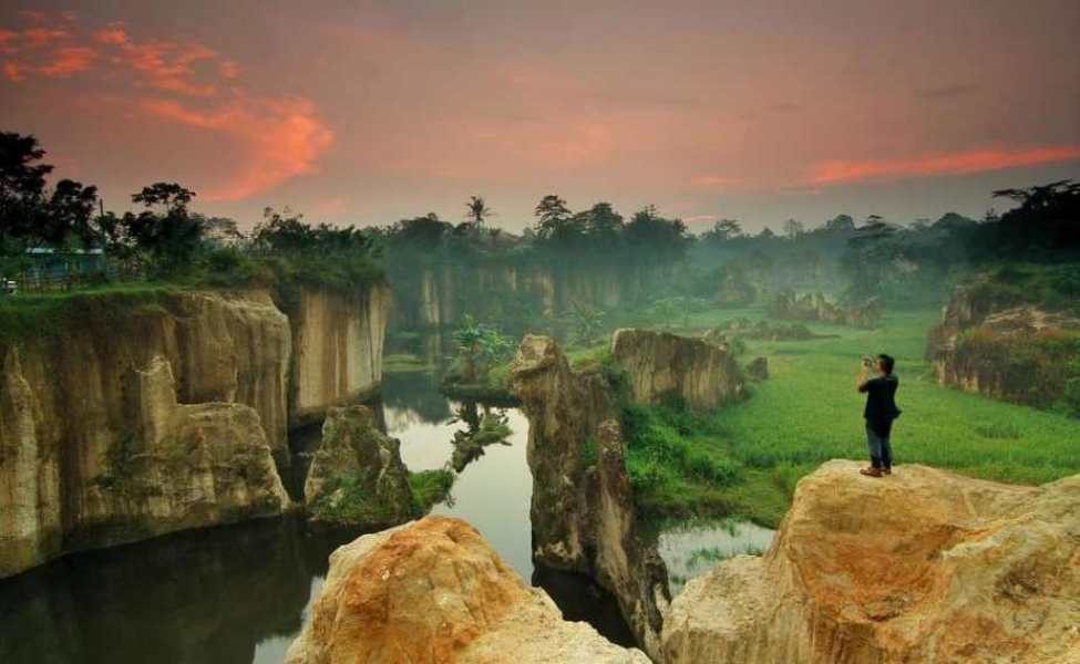Tebing Koja Kandang Godzilla, 1. Tempat Wisata Pantai Tanjung Pasir di Tangerang, 2. Tanjung Kait di Tangerang, 3. Wisata Religi Masjid Al-Adzom di Tangerang, 4. Objek Wisata Bendungan Pintu Air Sepuluh di Tangerang, 5. Wisata Seru ke Masjid Pintu Seribu di Tangerang, 6. Destinasi Wisata Pulau Cangkir di Tangerang, 7. Objek Wisata Situ Cipondoh di Tengerang, 8. Liburan Seru ke Marcopolo Water Adventure di Tangerang, 9. Tempat Wisata Keluarga Ocean Park Water Adventure di Tangerang Selatan, 10. Objek Wisata Taman Buaya Tanjung Pasir di Tangerang, 11. Tempat Wisata Alam Hutan Kota BSD di Tangerang, 12. Tempat Wisata Keluarga Water World Citra Raya di Tangerang, 13. Destinasi Wisata Seru ke Kawasan Lippo Karawaci di Tangerang, 14. Tempat Wisata Belanja Kawasan Gading Serpong, 15. Tempat Wisata Kuliner Enak Flavor Bliss Alam Sutera di Tangerang, 16. Objek Wisata Klenteng Boen Tek Bio di Tangerang, 17. Telaga Cisoka, 18. Tebing Koja, 19. Taman Wisata Pulau Situ Gintung, 20. Taman Potret, 21. Citra Raya World of Wonders, 22. Taman Gajah Tunggal, 23. Kandank Jurank Doank, 24. Situ Cihuni, 25. Situ Bulakan, 26. Scientia Square Park, 27. Tanah Tingal, 28. Upside Down World Alam Sutera, 29. Wisata Alam Hutan Kota, 30. Garden Lantern Maze Market, 31. Pasar Lama Tangerang, 32. Taman Prestasi, 33. Taman Kunci Cikokol, 34. Phi Phi Club Greenwich Park, 35. BX Rink, 36. Branchsto Equestrian Park, 37. Benteng Heritage Museum, 38. Amsterdam Waterpark, 39. Sakura Garden AEON Mall, 40. Kampung Bekelir, 41. Taman Bambu, 42. Taman Kota 1 BSD, 43. Kelenteng Sampo Tay Jin, 44. Froggy BSD, 45. BSD Xtreme Park, 46. Fun Park WaterBoom, 47. Taman Menteng Bintaro, 48. Boen Hay Bio Temple, 49. Little Jungle Playground, 50. Klenteng Tjo Soe Kong, 51. Vihara Padumuttara, 52. Keramat Solear, 53. Cisadane, 54. Summarecon Mall Serpong, 55. Danau Tomang, 56. Fun and Fit Qbig, 57. Monumen Lengkong, 58. Flying Deck Cisadane, 59. Taman Pisang, 60. Taman Kunang-Kunang, 61. Taman Pramuka, 62. Batavia Splash Water Adventure, 63. Pulo Saiji Water Adventure