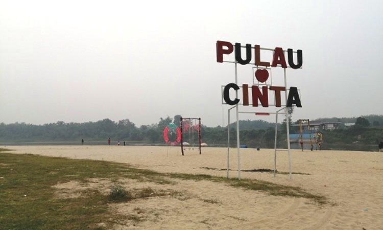Teluk Jering via Gagasan Riau, 1. Objek Wisata Keluarga Riau Fantasi , 2. Tempat Rekreasi Kebun Binatang Sang Kulim , 3. Destinasi Wisata Danau Buatan Lembah Sari , 4. Objek Wisata Taman Rekreasi Alam Mayang di Pekanbaru, 5. Tempat Wisata Seru Istana Siak Sri Indrapura , 6. Objek Wisata Religi Masjid Agung An Nur di Pekanbaru, 7. Tempat Wisata Edukasi Perpustakaan Soeman H.S di Pekanbaru, 8. Wisata Sejarah di Masjid Senapelan Pekanbaru, 9. Tempat Wisata Belanja Pasar Bawah di Pekanbaru, 10. Wisata Belanja Oleh-oleh Dekranasda di Pekanbaru, 11. Objek Wisata Sejarah Museum Sang Nila Utama , 12. Tempat Wisata Alam Air Terjun Aek Martua, 13. Liburan Seru ke Anjungan Seni Idrus Tintin di Pekanbaru, 14. Objek Wisata Alam Air Terjun Guruh Gemurai di Pekanbaru, 15. Destinasi Wisata Desa Okura di Pekanbaru, 16. Liburan ke Taman Hutan Raya Sultan Syarif Kasim, 17. Objek Wisata Seru Sungai Kampar, 18. Tempat Wisata Kuliner Sup Tunjang Tribuana di Pekanbaru, 19. Tempat Makan yang Enak RM Baung, 20. Air Terjun Batu Dinding , 21. Taman Putri Kaca Mayang, 22. Wisata Budaya di Balai Adat Riau, 23. Menikmati Kopi di Kedai Kopi Kawasan Hang Tuah, 24. Air Terjun Batang Kapas, 25. Rainbow Hills Rumbai, 26. Bukit Kapur Air Hitam, 27. Hutan Kota Pekanbaru, 28. Danau Bandar Kayangan, 29. Citraland Waterpark, 30. Kuantan Regency Waterpark, 31. Taman Wisata Alam Mayang, 32. Agrowisata Tenayan Raya, 33. Taman Kota Pekanbaru, 34. Arboretum Universitas Riau, 35. Trans Studio Mini Pekanbaru, 36. Kawah Biru, 37. Teluk Jering, 38. Candi Muara Takus