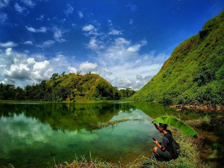 Tlogo Sono via Instagram.com @firman.dd, 1. Pantai Klayar, 2. Pantai Srau, 3. Pantai Watu Karung, 4. Pantai Banyu Tibo , 5. Sungai Maron, 6. Monumen Jendral Sudirman , 7. Banyu Anget Tirto Husodo Hot Spring, 8. Pantai Kasap, 9. Pantai Teleng Ria, 10. Pantai Pidakan, 11. Destinasi Wisata Pantai Soge di Pacitan, 12. Pantai Buyutan, 13. Pantai Karang Bolong, 14. Pantai Seruni Pacitan, 15. Pantai Tawang , 16. Pantai Kaliuluh, 17. Pantai TAMAN Ngadirojo, 18. Pantai Kunir, 19. Goa Gong, 20. Goa Tabuhan, 21. Goa Luweng Jaran , 22. Goa Song Terus, 23. Goa Putri, 24. Pantai Tamperan, 25. Pantai Wawaran, 26. Bukit Pakis – Bukit Bintang, 27. Pantai Langitan, 28. Beiji park pacitan, 28. Sungai Cokel, 29. Sentono Gentong Pacitan, 30. Pantai Pancer Dorr, 31. Alun-Alun Pacitan, 32. Jurug Gringsing  , 33. Pantai Watu Bale, 34. Pantai Pangasan, 35. Pantai Ngandul, 36. Pantai Denombo, 37. Pantai Plumbungan, 38. Pantai TAMAN Ngadirojo Pacitan, 39. Goa Selo Arum, 40. Mandi Angin Pacitan, 41. Masjid Agung Pacitan, 42. Grojogan Dhuwur Pacitan, 43. Curug Sabun, 44. Gerojokan Mbedayu, 45. Tlogo Sono, 46. Pantai anakan, 47. Tempat Wisata Kuliner Terkenal Nasi Tiwul 