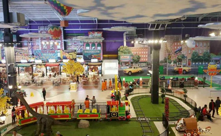 Trans Studio Mini Pekanbaru, 1. Objek Wisata Keluarga Riau Fantasi , 2. Tempat Rekreasi Kebun Binatang Sang Kulim , 3. Destinasi Wisata Danau Buatan Lembah Sari , 4. Objek Wisata Taman Rekreasi Alam Mayang di Pekanbaru, 5. Tempat Wisata Seru Istana Siak Sri Indrapura , 6. Objek Wisata Religi Masjid Agung An Nur di Pekanbaru, 7. Tempat Wisata Edukasi Perpustakaan Soeman H.S di Pekanbaru, 8. Wisata Sejarah di Masjid Senapelan Pekanbaru, 9. Tempat Wisata Belanja Pasar Bawah di Pekanbaru, 10. Wisata Belanja Oleh-oleh Dekranasda di Pekanbaru, 11. Objek Wisata Sejarah Museum Sang Nila Utama , 12. Tempat Wisata Alam Air Terjun Aek Martua, 13. Liburan Seru ke Anjungan Seni Idrus Tintin di Pekanbaru, 14. Objek Wisata Alam Air Terjun Guruh Gemurai di Pekanbaru, 15. Destinasi Wisata Desa Okura di Pekanbaru, 16. Liburan ke Taman Hutan Raya Sultan Syarif Kasim, 17. Objek Wisata Seru Sungai Kampar, 18. Tempat Wisata Kuliner Sup Tunjang Tribuana di Pekanbaru, 19. Tempat Makan yang Enak RM Baung, 20. Air Terjun Batu Dinding , 21. Taman Putri Kaca Mayang, 22. Wisata Budaya di Balai Adat Riau, 23. Menikmati Kopi di Kedai Kopi Kawasan Hang Tuah, 24. Air Terjun Batang Kapas, 25. Rainbow Hills Rumbai, 26. Bukit Kapur Air Hitam, 27. Hutan Kota Pekanbaru, 28. Danau Bandar Kayangan, 29. Citraland Waterpark, 30. Kuantan Regency Waterpark, 31. Taman Wisata Alam Mayang, 32. Agrowisata Tenayan Raya, 33. Taman Kota Pekanbaru, 34. Arboretum Universitas Riau, 35. Trans Studio Mini Pekanbaru, 36. Kawah Biru, 37. Teluk Jering, 38. Candi Muara Takus