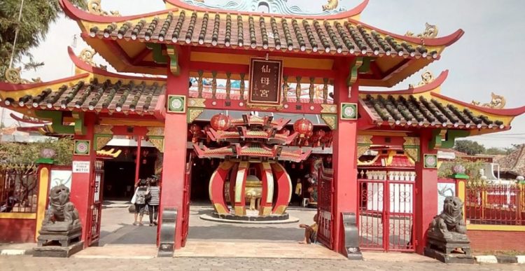 Vihara Shia Jin Ku Po di Karawang, 1. Objek Wisata Pantai Tanjung Baru di Karawang, 2. Pantai Tanjung Pakis Karawang, 3. Destinasi Wisata Pantai Samudera Baru di Karawang, 4. Objek Wisata Alam Curug Bandung di Karawang, 5. Tempat Liburan Asyik di Danau Cipule Karawang, 6. Tempat Wisata Seru di Karawang – Curug Cigentis, 7. Vihara Shia Jin Ku Po di Karawang, 8. Tempat Wisata Sejarah Situs Candi Jiwa di Karawang, 9. Wisata Curug Cikarapyak di Karawang, 10. Objek Wisata Alam Curug Cipanundaan di Karawang, 11. Liburan ke Curug Cikoleangkak di Karawang, 12. Tempat Liburan Menarik Danau Kalimati di Karawang, 13. Liburan ke Situ Kamojing di Karawang, 14. Objek Wisata Green Canyon di Karawang, 15. Waterboom Kampung Wisata Curug Cigentis di Karawang, 16. Wisata Sejarah Monumen Rawagede di Karawang, 17. Tempat Wisata Kuliner Soto Gempol di Karawang, 18. Tempat Makan Enak Gabus Pucung Warung Mandiri di Karawang, 19. Wisata Kuliner Lezat Tahu Bumbu Sari Rasa di Karawang, 20. Tempat Kuliner Enak Soto Tangkar Mang Nean di Karawang, 21. Makanan Khas Karawang Kue Gonjing, 22. Wisata Sejarah Monumen Kebulatan Tekad Rengasdengklok, 23. Tempat Wisata Belanja Mall Karawang Central Plaza, 24. Tempat Liburan Keluarga Taruma Leisure Water Park di Karawang, 25. Tempat Liburan Seru Wonderland Adventure Water Park , 26. Mampir di Sentra Kerajinan Boneka Cikampek Karawang, 27. Wisata Keluarga Bendungan Walahar di Karawang, 28. Menikmati Indahnya Panorama Indah Bukit Sempur, 29. Mendaki Gunung Sanggabuana , 30. Wisata Belanja Pasar Baru Karawang, 31. Liburan Seru ke Situ Cibayat, 32. Pemancingan JAKA Tirta Mulya, 33. Wisata Sejarah ke Candi Blandongan, 34. Liburan Seru ke Kelenteng Sian Jin Ku Po Karawang