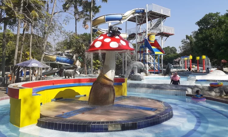 Wahana Bermain Apita Waterboom via Google Maps @Jajang Hermawan, 1. Wisata Sejarah Keraton Kasepuhan di Cirebon, 2. Objek Wisata Keraton Kanoman di Cirebon, 3. Wahana Bermain Apita Waterboom, 4. Objek Wisata Sejarah Taman Sari Gua Sunyaragi di Cirebon, 5. Destinasi Wisata Banyu Panas Palimanan di Cirebon, 6. Wisata Religi Masjid Agung Sang Cipta Rasa Cirebon, 7. Wisata Belanja Terkenal Batik Trusmi Cirebon, 8. Wahana Bermain Waterboom siwalk di Cirebon, 9. Wahana Liburan Seru Outbound Siwalk di Cirebon, 10. Objek Wisata Danau Setu Patok di Cirebon, 11. Destinasi Wisata Wanawisata Ciwaringin di Cirebon, 12. Desa Wisata Cikalahang Cirebon, 13. Objek Wisata Situ Sedong di Cirebon, 14. Wahana Bermain Taman Ade Irma Suryani (Waterland) di Cirebon, 15. Wisata Kuliner Enak Nasi Jamblang Khas Cirebon, 16. Wisata Kuliner Empal gentong Khas Cirebon, 17. Tempat Romantis di Bukit Gronggong, 18. Objek Wisata Telaga Remis , 19. Ziarah ke Makam Sunan Gunung jati Cirebon, 20. Objek Wisata Pantai Kejawanan di Cirebon, 21. Pantai Baro Gebang, 22. Telaga Nilam, 23. Kolam Renang Hegar, 24. Kolam Renang Zam-Zam, 25. Water Park Ciperna, 26. Alun-alun Kejaksaan, 27. Batu Lawang, 28. Bukit Plangon, 29. Masjid Merah, 30. Jempol Waterboom, 31. Vihara Dewi Welas Asih, 32. Gedung BAT, 33. Wisata Kura Kura Belawa, 34. Masjid Raya At-Taqwa, 35. Keraton Kacirebonan, 36. Klenteng Hok Keng Tong, 37. Hutan Mangrove Kasih Sayang, 38. Pemandian Cibulan, 39. Tirtamas Gemilang, 40. Catherine Surya, 41. Grage City