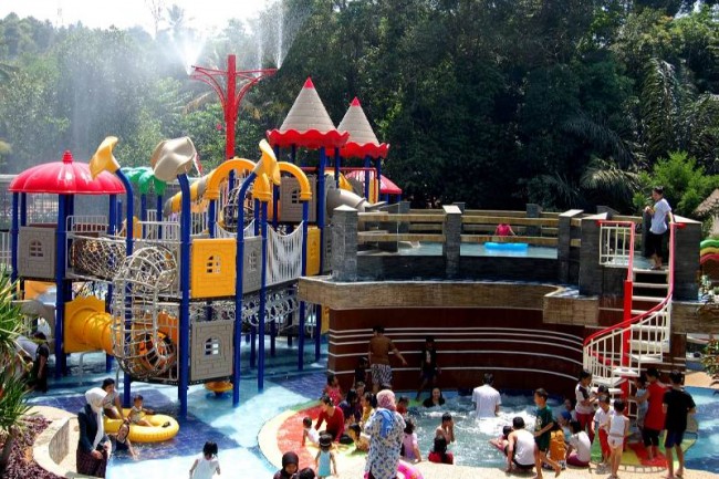 Waterboom siwalk di Cirebon, 1. Wisata Sejarah Keraton Kasepuhan di Cirebon, 2. Objek Wisata Keraton Kanoman di Cirebon, 3. Wahana Bermain Apita Waterboom, 4. Objek Wisata Sejarah Taman Sari Gua Sunyaragi di Cirebon, 5. Destinasi Wisata Banyu Panas Palimanan di Cirebon, 6. Wisata Religi Masjid Agung Sang Cipta Rasa Cirebon, 7. Wisata Belanja Terkenal Batik Trusmi Cirebon, 8. Wahana Bermain Waterboom siwalk di Cirebon, 9. Wahana Liburan Seru Outbound Siwalk di Cirebon, 10. Objek Wisata Danau Setu Patok di Cirebon, 11. Destinasi Wisata Wanawisata Ciwaringin di Cirebon, 12. Desa Wisata Cikalahang Cirebon, 13. Objek Wisata Situ Sedong di Cirebon, 14. Wahana Bermain Taman Ade Irma Suryani (Waterland) di Cirebon, 15. Wisata Kuliner Enak Nasi Jamblang Khas Cirebon, 16. Wisata Kuliner Empal gentong Khas Cirebon, 17. Tempat Romantis di Bukit Gronggong, 18. Objek Wisata Telaga Remis , 19. Ziarah ke Makam Sunan Gunung jati Cirebon, 20. Objek Wisata Pantai Kejawanan di Cirebon, 21. Pantai Baro Gebang, 22. Telaga Nilam, 23. Kolam Renang Hegar, 24. Kolam Renang Zam-Zam, 25. Water Park Ciperna, 26. Alun-alun Kejaksaan, 27. Batu Lawang, 28. Bukit Plangon, 29. Masjid Merah, 30. Jempol Waterboom, 31. Vihara Dewi Welas Asih, 32. Gedung BAT, 33. Wisata Kura Kura Belawa, 34. Masjid Raya At-Taqwa, 35. Keraton Kacirebonan, 36. Klenteng Hok Keng Tong, 37. Hutan Mangrove Kasih Sayang, 38. Pemandian Cibulan, 39. Tirtamas Gemilang, 40. Catherine Surya, 41. Grage City