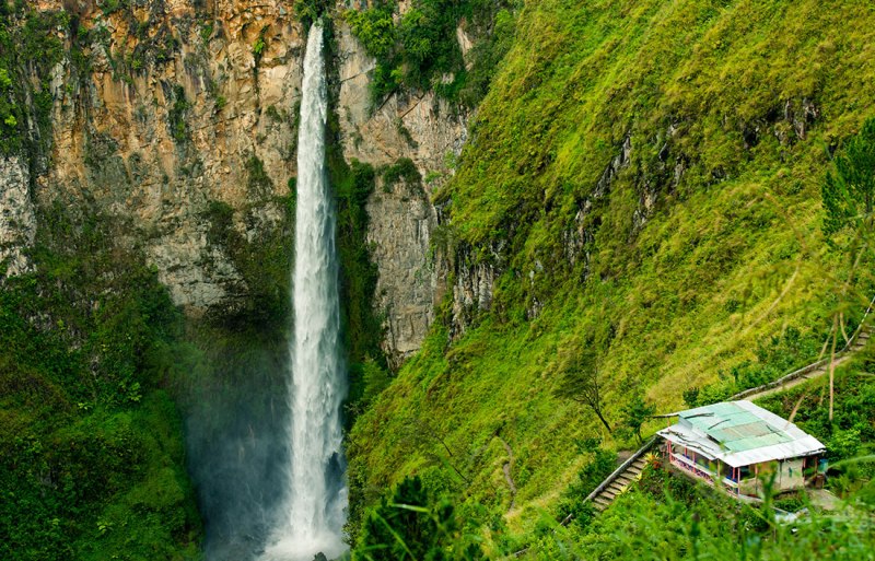 Wisata Alam Air Terjun Sipiso-piso Tongging, 1. Danau Linting, 2. Air Terjun Dua Warna, 3. Air Terjun Batu Belah Sibolangit, 4. Gunung Sibayak, 5. Bukit Lawang, 6. Sungai Bukit Lawang, 7. Penangkaran Buaya Asam Kumbang Medan, 8. Istana Maimun Medan, 9. Masjid Raya Medan, 10. Air Terjun Sipiso-piso Tongging, 11. Rahmat Gallery Medan, 12. Liburan Asyik ke Kampung Keling Medan, 13. Menikmati Pesona Keindahan Air Terjun Tangkahan, 14. Mencoba Keseruan Naik Gajah di Tangkahan, 15. Tempat Wisata Seru Danau Lau Kawar, 16. Objek Wisata Menarik Salju Panas Tinggi Raja, 17. Tempat Wisata Anak Mickey Holiday Berastagi, 18. Taman Alam Lumbini Tempat Wisata di Lereng Gunung, 19. Liburan ke Maha Vihara Adhi Maitreya, 20. Wisata Sejarah Museum Sumatera Utara, 21. Objek Wisata Danau Siombak di Medan, 22. Tempat Wisata Kuliner Merdeka Walk di Medan, 23. Kebun Binatang Medan (Medan Zoo), 24. Tempat Wisata Keluarga Mora Indah di Medan, 25. Tempat Liburan Hairos Water Park Medan, 26. Taman Sri Deli, 27. Museum Situs Kota Cina, 28. Museum Militer Bukit Barisan, 29. The Le Hu Garden Medan, 30. Vihara Gunung Timur, 31. Pasar Belawan, 32. Kuil Shri Mariamman, 33. Gedung London Sumatera ( Losum ), 34. Kesawan Square, 35. Balai Kota Lama, 36. Masjid Al-Osmani, 37. Wonders Water World, 38. Gereja Lama Medan, 39. Kantor Pos Medan, 40. Tjong A Fie Mansion, 41. Graham Santa Maria Velangkanni