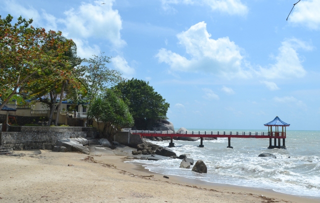Wisata Bahari Pantai Tanjung Bemban di Batam, 1. Pantai Nongsa, 2. Batam City Square, 3. Pantai Melur, 4. Ocarina Park, 5. Kampung Vietnam, 6. Bukit Senyum, 7. Pantai Sekilak, 8. Komplek Nagoya City Walk, 9. Pantai Melayu, 10.Jembatan Barelang, 11. Pantai Tanjung Bemban, 12. Pantai Marina, 13. Pantai Tanjung Pinggir, 14. Golden Prawn Batam, 15. Rumah Kopi Fatmawati, 16. Harbour Bay Food Court, 17. Queen Garden Waterboom, 18. Alun-alun Engku Putri, 19. Masjid Agung Batam, 20. Hutan Wisata Mata Kucing, 21. Pantai Mirota, 22. Pulau Abang Besar, 23. Kebun Raya Batam , 24. Jodoh Centre Batam, 25. Pantai Tiga Putri Barelang, 25. Pulau Mubut, 26. Pantai Elyora, 27. Pantai Reviola, 28. Pulau Forest Top, 29. Taman Wisata Habibie 1000 Tangga, 30. Tebing Langit, 31. Pulau Tunjuk, 32. Pantai Vio Vio, 33. Pulau Petong, 34. Pancur Telaga Bidadari, 35. Sea Forest Adventure, 36. Marina City, 37. Pulau Ranoh, 38. Pulau Belakang Padang, 39. Bukit Tanjung Tritip, 40. Bukit Piayu Laut, 41. Masjid Sultan Mahmud Riayat Syah