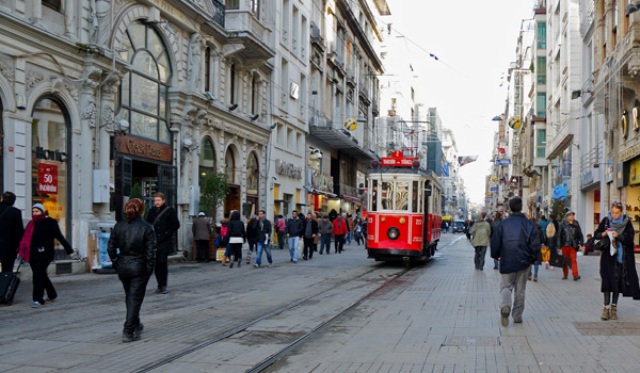 Wisata Belanja di Istiklal Street Turki