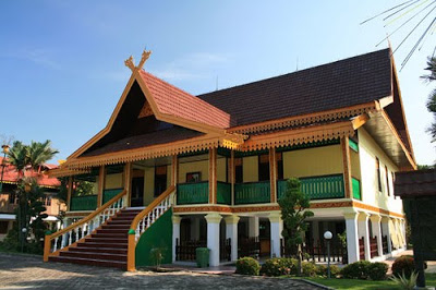 Wisata Budaya di Balai Adat Riau, 1. Objek Wisata Keluarga Riau Fantasi , 2. Tempat Rekreasi Kebun Binatang Sang Kulim , 3. Destinasi Wisata Danau Buatan Lembah Sari , 4. Objek Wisata Taman Rekreasi Alam Mayang di Pekanbaru, 5. Tempat Wisata Seru Istana Siak Sri Indrapura , 6. Objek Wisata Religi Masjid Agung An Nur di Pekanbaru, 7. Tempat Wisata Edukasi Perpustakaan Soeman H.S di Pekanbaru, 8. Wisata Sejarah di Masjid Senapelan Pekanbaru, 9. Tempat Wisata Belanja Pasar Bawah di Pekanbaru, 10. Wisata Belanja Oleh-oleh Dekranasda di Pekanbaru, 11. Objek Wisata Sejarah Museum Sang Nila Utama , 12. Tempat Wisata Alam Air Terjun Aek Martua, 13. Liburan Seru ke Anjungan Seni Idrus Tintin di Pekanbaru, 14. Objek Wisata Alam Air Terjun Guruh Gemurai di Pekanbaru, 15. Destinasi Wisata Desa Okura di Pekanbaru, 16. Liburan ke Taman Hutan Raya Sultan Syarif Kasim, 17. Objek Wisata Seru Sungai Kampar, 18. Tempat Wisata Kuliner Sup Tunjang Tribuana di Pekanbaru, 19. Tempat Makan yang Enak RM Baung, 20. Air Terjun Batu Dinding , 21. Taman Putri Kaca Mayang, 22. Wisata Budaya di Balai Adat Riau, 23. Menikmati Kopi di Kedai Kopi Kawasan Hang Tuah, 24. Air Terjun Batang Kapas, 25. Rainbow Hills Rumbai, 26. Bukit Kapur Air Hitam, 27. Hutan Kota Pekanbaru, 28. Danau Bandar Kayangan, 29. Citraland Waterpark, 30. Kuantan Regency Waterpark, 31. Taman Wisata Alam Mayang, 32. Agrowisata Tenayan Raya, 33. Taman Kota Pekanbaru, 34. Arboretum Universitas Riau, 35. Trans Studio Mini Pekanbaru, 36. Kawah Biru, 37. Teluk Jering, 38. Candi Muara Takus