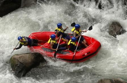Wisata Ekstrim Arung Jeram di Sungai Cikundul Cianjur