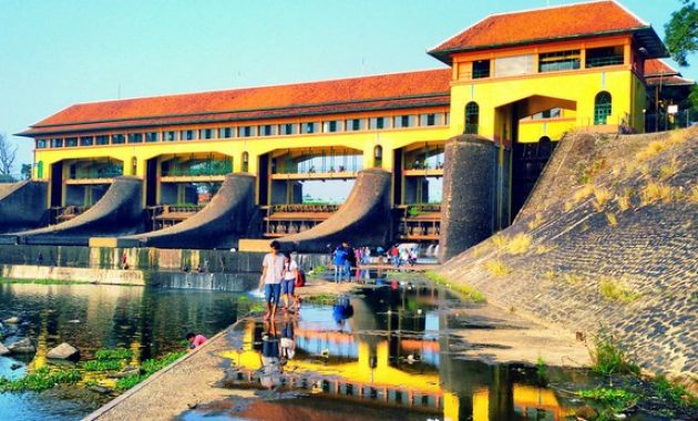 Wisata Keluarga Bendungan Walahar di Karawang, 1. Objek Wisata Pantai Tanjung Baru di Karawang, 2. Pantai Tanjung Pakis Karawang, 3. Destinasi Wisata Pantai Samudera Baru di Karawang, 4. Objek Wisata Alam Curug Bandung di Karawang, 5. Tempat Liburan Asyik di Danau Cipule Karawang, 6. Tempat Wisata Seru di Karawang – Curug Cigentis, 7. Vihara Shia Jin Ku Po di Karawang, 8. Tempat Wisata Sejarah Situs Candi Jiwa di Karawang, 9. Wisata Curug Cikarapyak di Karawang, 10. Objek Wisata Alam Curug Cipanundaan di Karawang, 11. Liburan ke Curug Cikoleangkak di Karawang, 12. Tempat Liburan Menarik Danau Kalimati di Karawang, 13. Liburan ke Situ Kamojing di Karawang, 14. Objek Wisata Green Canyon di Karawang, 15. Waterboom Kampung Wisata Curug Cigentis di Karawang, 16. Wisata Sejarah Monumen Rawagede di Karawang, 17. Tempat Wisata Kuliner Soto Gempol di Karawang, 18. Tempat Makan Enak Gabus Pucung Warung Mandiri di Karawang, 19. Wisata Kuliner Lezat Tahu Bumbu Sari Rasa di Karawang, 20. Tempat Kuliner Enak Soto Tangkar Mang Nean di Karawang, 21. Makanan Khas Karawang Kue Gonjing, 22. Wisata Sejarah Monumen Kebulatan Tekad Rengasdengklok, 23. Tempat Wisata Belanja Mall Karawang Central Plaza, 24. Tempat Liburan Keluarga Taruma Leisure Water Park di Karawang, 25. Tempat Liburan Seru Wonderland Adventure Water Park , 26. Mampir di Sentra Kerajinan Boneka Cikampek Karawang, 27. Wisata Keluarga Bendungan Walahar di Karawang, 28. Menikmati Indahnya Panorama Indah Bukit Sempur, 29. Mendaki Gunung Sanggabuana , 30. Wisata Belanja Pasar Baru Karawang, 31. Liburan Seru ke Situ Cibayat, 32. Pemancingan JAKA Tirta Mulya, 33. Wisata Sejarah ke Candi Blandongan, 34. Liburan Seru ke Kelenteng Sian Jin Ku Po Karawang
