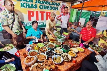 Wisata Kuliner Enak Nasi Jamblang Khas Cirebon, 1. Wisata Sejarah Keraton Kasepuhan di Cirebon, 2. Objek Wisata Keraton Kanoman di Cirebon, 3. Wahana Bermain Apita Waterboom, 4. Objek Wisata Sejarah Taman Sari Gua Sunyaragi di Cirebon, 5. Destinasi Wisata Banyu Panas Palimanan di Cirebon, 6. Wisata Religi Masjid Agung Sang Cipta Rasa Cirebon, 7. Wisata Belanja Terkenal Batik Trusmi Cirebon, 8. Wahana Bermain Waterboom siwalk di Cirebon, 9. Wahana Liburan Seru Outbound Siwalk di Cirebon, 10. Objek Wisata Danau Setu Patok di Cirebon, 11. Destinasi Wisata Wanawisata Ciwaringin di Cirebon, 12. Desa Wisata Cikalahang Cirebon, 13. Objek Wisata Situ Sedong di Cirebon, 14. Wahana Bermain Taman Ade Irma Suryani (Waterland) di Cirebon, 15. Wisata Kuliner Enak Nasi Jamblang Khas Cirebon, 16. Wisata Kuliner Empal gentong Khas Cirebon, 17. Tempat Romantis di Bukit Gronggong, 18. Objek Wisata Telaga Remis , 19. Ziarah ke Makam Sunan Gunung jati Cirebon, 20. Objek Wisata Pantai Kejawanan di Cirebon, 21. Pantai Baro Gebang, 22. Telaga Nilam, 23. Kolam Renang Hegar, 24. Kolam Renang Zam-Zam, 25. Water Park Ciperna, 26. Alun-alun Kejaksaan, 27. Batu Lawang, 28. Bukit Plangon, 29. Masjid Merah, 30. Jempol Waterboom, 31. Vihara Dewi Welas Asih, 32. Gedung BAT, 33. Wisata Kura Kura Belawa, 34. Masjid Raya At-Taqwa, 35. Keraton Kacirebonan, 36. Klenteng Hok Keng Tong, 37. Hutan Mangrove Kasih Sayang, 38. Pemandian Cibulan, 39. Tirtamas Gemilang, 40. Catherine Surya, 41. Grage City