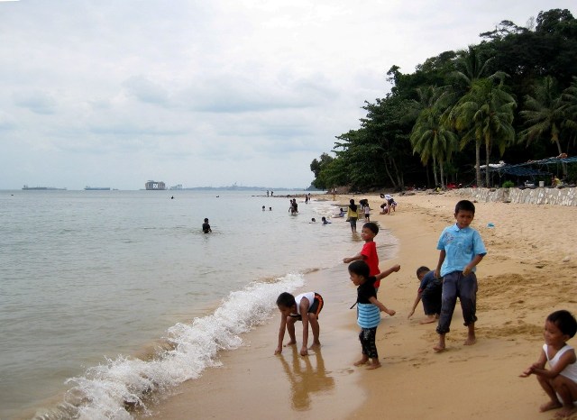 Wisata Pantai Tanjung Pinggir Batam, 1. Pantai Nongsa, 2. Batam City Square, 3. Pantai Melur, 4. Ocarina Park, 5. Kampung Vietnam, 6. Bukit Senyum, 7. Pantai Sekilak, 8. Komplek Nagoya City Walk, 9. Pantai Melayu, 10.Jembatan Barelang, 11. Pantai Tanjung Bemban, 12. Pantai Marina, 13. Pantai Tanjung Pinggir, 14. Golden Prawn Batam, 15. Rumah Kopi Fatmawati, 16. Harbour Bay Food Court, 17. Queen Garden Waterboom, 18. Alun-alun Engku Putri, 19. Masjid Agung Batam, 20. Hutan Wisata Mata Kucing, 21. Pantai Mirota, 22. Pulau Abang Besar, 23. Kebun Raya Batam , 24. Jodoh Centre Batam, 25. Pantai Tiga Putri Barelang, 25. Pulau Mubut, 26. Pantai Elyora, 27. Pantai Reviola, 28. Pulau Forest Top, 29. Taman Wisata Habibie 1000 Tangga, 30. Tebing Langit, 31. Pulau Tunjuk, 32. Pantai Vio Vio, 33. Pulau Petong, 34. Pancur Telaga Bidadari, 35. Sea Forest Adventure, 36. Marina City, 37. Pulau Ranoh, 38. Pulau Belakang Padang, 39. Bukit Tanjung Tritip, 40. Bukit Piayu Laut, 41. Masjid Sultan Mahmud Riayat Syah