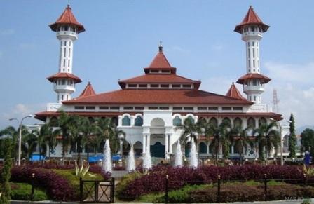 Wisata Religi ke Masjid Agung Cianjur