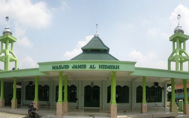 Wisata Religi ke Masjid Jami Al - Hidayah di Bekasi, 1. Taman Buaya Indonesia Jaya , 2. Waterboom Lippo Cikarang, 3.Gedung Juang 45, 4. Saung Ranggon, 5. Danau Cibeureum, 6. Klenteng Hok Lay Kiong, 7. Vihara Dharma Jaya, 8. Pura Agung Tirta Bhuana , 9. Masjid Jami Al – Hidayah, 10. Pantai Muara Gembong, 11. Pantai Muara Beting, 12. Pantai Muara Bendera, 13.Pantai Mekar, 14. Rumah Pohon, 15. Hutan Kota Bekasi, 16. Danau Marakas, 17. Bumi Perkemahan Karang Kitri, 18. Taman Kemang Pratama, 19. Restoran Kartini Cikarang , 20. Saung Wulan, 21. Taman Alun-alun Kota Bekasi, 22. Kolam Renang Taman Harapan Baru (THB), 23. Kolam Renang Bintang Sport Center, 24. Sport Club Harapan Indah, 25. Kolam Renang Galaxy Tirta Mas, 26. Venetian Water Carnaval, 27. Columbus Waterpark, 28. Go! Wet Waterpark, 29. Curug Parigi, 30. Transera Waterpark, 31. Snow World International Revo Town, 32. Situ Gede Bekasi, 33. Sirkus Waterplay, 34. Rainbow Garden, 35. Fun Park Waterboom Bekasi, 36. Danau Duta Harapan, 37. Taman Hijau Pekayon, 38. Taman Gigi, 39. Hutan Kota Patriot Bina Bangsa, 40. Taman Jatiasih, 41. Islamic Center Bekasi, 42. Stadion Patriot Candrabaga, 43. Wisata Bumi Restu, 44. Penguin Waterpark, 45. Grand Splash Waterpark, 47. Camping Ground Kalam Kopen, 48. Tugu Skatepark, 49. Kolam Renang Green Park, 50. Kolam Renang Persada Kemala, 51. Danau Elysum, 52. Jembatan Magnetica, 53. Piramida Terbalik Summarecon Bekasi, 54. Situ Rawa Binong, 55. Stadion Wibawa Mukti, 56. Taman Sehati, 57. Jababeka Botanical Garden, 58. Puri Nirwana Waterpark, 59. Megati Waterpark