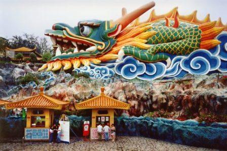 Tempat Wisata Unik Haw Par Villa di Singapore, 1. Merlion Park Singapore, 2. Wisata Orchard Road di Singapore, 3. Destinasi Wisata Sentosa Island di Singapore, 4. Tempat Wisata Belanja di Singapore – Bugis Street, 5. Universal Studios Singapore, 6. Objek Wisata Singapore River, 7. Art Science Museum Singapura, 8. Objek Wisata Helix Bridge di Singapura, 9. Obyek Wisata Marina Bay Sands di Singapura, 10. Tempat Nongkrong Henderson Waves Bridge di Singapore, 11. Wahana Bermain Singapore Flyer, 12. Objek Wisata Gardens by The Bay di Singapore, 13. Wahana Liburan Seru Esplanade di Singapore, 14. Wisata Raffles Landing Site di Singapura, 15. Tempat Wisata Unik Haw Par Villa di Singapore, 16. Wisata Arab Street Singapore, 17. Liburan ke Little India di Singapore, 18. Berkunjung ke Chinatown di Singapore, 19. Liburan ke Singapore Botanical Gardens, 20. Tempat Wisata Keluarga – Singapore Zoo, 21. Jurong Bird Park Singapore, 22. St. Andrew’s Cathedral Singapura, 23. Wisata Religi Masjid Sultan di Singapore, 24. Tempat Wisata Seru Singapore Flight Experience, 25. Objek Wisata Terbaru Madame Tussauds di Singapore, 26. Wahana Liburan Keluarga Marine life park di Singapore, 27. Wahana Bermain Keluarga Wild Wild Wet di Singapore, 28. Objek Wisata Wisata Big splash di Singapore, 29. Singapore Discovery Centre (SDC), 30. Wisata Belanja Mustafa Centre Singapura, 31. Safari Night Singapore, 32. Liburan Seru River Safari Wildpark Singapore, 33. National Museum of Singapore, 34. Tempat Wisata Kuliner di Singapore – Katong, 35. East Coast Park Singapore