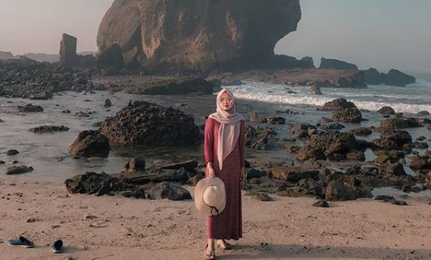 via IG @fenaatiwi, Pantai Papuma Jember , Pulau Nusa Barong, Tiket Masuk Pantai Papuma Jember, Momen Terbaik di Pantai Papuma, Penginapan di Pantai Papuma, Rute ke Pantai Papuma Jember , Mitos yang Berkembang di Papuma Jember Jawa Timur, Keindahan Pantai Papuma, Daya Tarik Pantai Tanjung Papuma, Ingin mengunjungi  Pantai Tanjung Papuma?