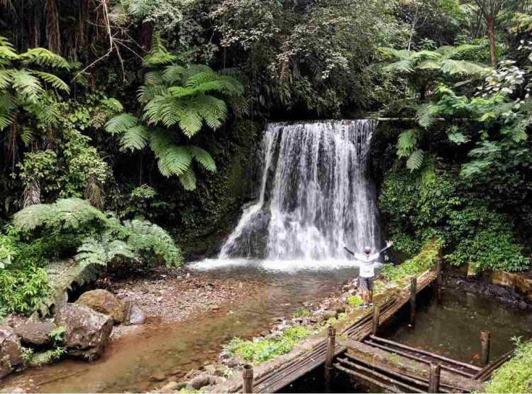Air Terjun Jurang Sundo Tawangmangu via Instagram.com @Ryanferryhandoko, 1. Wisata Tawangmangu Grojogan Sewu, 2. Air Terjun Jumog, 3. Wisata Tawangmangu Agrowisata Sondokoro, 4. Candi Cetho, 5. Wisata Tawangmangu Gunung Lawu, 6. Wisata Tawangmangu Desa Nglurah, 7. Wisata Tawangmangu Air Terjun Pringgodani, 8. Wisata Tawangmangu – Outbound , 9. Flying Fox di Objek Wisata Tawangmangu, 10. Wisata Pemandian Air Hangat Cumpleng, 11. Camping Seru di Sekipan, Kalisoro, Tawangmangu, 12. Wisata Tawangmangu Situs Purbakala Menggung , 13. Wisata Kuliner di Tawangmangu Sate Kelinci, 14. Memetik Strawberry di Tawangmangu, 15. Obyek Wisata New Taman Balemkambang Tawangmangu, 16. Telaga Sarangan, 17. Air Terjun Parang Ijo, 18. Kebun Teh Kemuning, 19. Wisata Bukit Sekipan, 20. Rumah Atsiri, 21. Lawu Park, 22. River Hill Resort, 23. Kedung Sriti, 24. Air Terjun Jurang Sundo Tawangmangu, 25. Puncak Gunung Gamping, 26. Gunung Mongkrang, 27. Sakura Hills