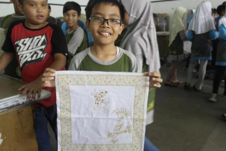Ajarkan Anak Membatik di Rumah Batik Komar, 1. Edukasi Taman Lalu Lintas Ade Irma Suryani, 2. Edukasi Taman Superhero, 3. Edukasi Kebun Binatang Bandung, 4. Edukasi Phantasia Barbie Gallery, 5. Wisata Padepokan Dayang Sumbi, 6. Wisata Kampung Gajah, 7. Edukasi Jendela Alam, 8. Edukasi Saung Angklung Udjo, 9. Edukasi Bandung Science Center, 10. Edukasi Crayon’s Craf & Co, 11. Taman Kupu Cihanjuang, 12. Karang Setra Waterpark, 13. Taman Bermain MIM, 14. Trans Studio, 15. Kebun Strawberry Ciwidey, 16. Miss Bee Providore, 17. Gang Sereh, 18. Maya Hirai School of Origami, 19. SPICE Camp (Spirit Camp Educity), 20. Komunitas Hong, 21. Crayon’s Craft & Co, 22. Rumah Batik Komar, 23. The Farm House, 24. Ciwidey Valley Waterpark Resort, 25. Kampung Batu Malakasari, 26. Bandung Carnival Land, 27. Ranca Upas, Ciwidey, 28. Kampung Dago Pojok, 29. Dusun Bambu Family Leisure Park, 30. Park Hopping, 31. De’Ranch, 32. Dago Dream Park, 33. Fairy Garden (Fairy Garden By The Lodge), 34. Lembang Park & Zoo, 35. Sudut Pandang Bandung, 36. Terminal Wisata Grafika Cikole