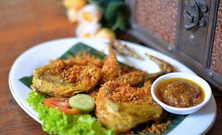 Ayam Kremes Madura Potre Koneng, 1. Bubur Ayam Agus, 2. Pecel Kawi, 3. Kuliner Malam Pos Ketan Legenda 1967, 4. Sate Landak Bu Ria, 5. Soto Geprak Mbah Djo, 6. Hot Cui Mie Gloria Malang, 7. Toko Oen, 8. Cafe Jagung Jaya Abadi, 9. Warung Ronde Titoni, 10. Depot Hok Lay, 11. Rumah Makan Cairo, 12. Putu Lanang Celaket, 13. Bakpao Boldy, 14. Mie Gajah Mada, 15. Rujak Cingur Bude Ruk, 16. Warung Lama Haji Ridwan, 17. Depot Tahu Lontong Lonceng, 18. Burger Buto, 19. Pia Mangkok Malang, 20. STMJ Glintung, 21. Mie Iblis Malang, 22. Surabi Gendut, 23. Gado-Gado Citra Kota Malang, 23. Bakso President, 24. Lesehan Pak H. SHOLEH, 25. Lesehan Yogyakarta Malang, 26. Taman Indie Resto Malang, 27. Amsterdam Garden Resto & Steak House Malang, 28. Malibu Steak ‘n’ Pizza Malang, 29. Padi Resto Galeri Malang, 30. Ikan Bakar 52 Malang, 31. Ikan Goreng Pangeran Muda Malang, 32. Ikan Bakar Cianjur ( IBC ), 33. Pondok Desa Kampung Telaga Malang, 34. Javanine Restaurant, 35. Rumah Makan Inggil, 36. Bakso Bakar Trowulan, 37. Depot Rawon Nguling, 38. WellDuck Bebek Goreng & Bakar, 39. Ayam Kremes Madura Potre Koneng, 40. Bakso Bakar Pahlawan Trip Malang, 41. Harmoni Resto Cafe Malang, 42. Baegopa Malang, 43. Pecel Pyuur (Brisam) Malang, 44. Mie Tomcat Malang, 45. Rawon Brintik, Warung Bu Napsiah Malang, 46. Noodle Inc Malang, 47. Bakso Kota Cak Man Malang, 48. Warung Spesial Sambal Malang, 49. Mie Jogging Malang, 50. Ayam Bakar Lientang Malang, 51. Dapur Resto Kota Malang, 52. Waroeng Bamboe Lesehan Sidomulyo, 53. Omah Kitir Cafe Factory, 54. Waroeng Lesehan Pring Pethuk, 53. Melati Restaurant, 54. Rumah Opa Kitchen And Lounge, 55. Rumah Coffee Loe Mien Toe, 56. Madam Wang Secret Garden, 57. Daerah Payung, 58. Rumah Sosis, 59. Jungle Fast Food Resto, 60. Ria Djenaka Batu, 61. Warung Sate Kelinci, 62. Warung Wareg, 63. Sate Hotplet, 64. Racel Risol, 65. Illy Cafe Lai Lai, 66. Ayam Pakuan, 67. Warung Mie Setan, 68. Orem-orem Khas Arema, 69. Surabi Imut, 70. Bakso Bakar Pak Man, 71. Cwie Mie Malang, 72. Sate dan Gule Kambing Haji Paino Bunul (Tahun 1973 – Sekarang), 73. Depot Soto Lombok (Tahun 1955 – Sekarang), 74. Soto Daging Pak Markeso (Tahun 1950 – Sekarang), 75. Soto Daging Rahayu (sejak 1928), 76. Warung Bu Haji AREMA
